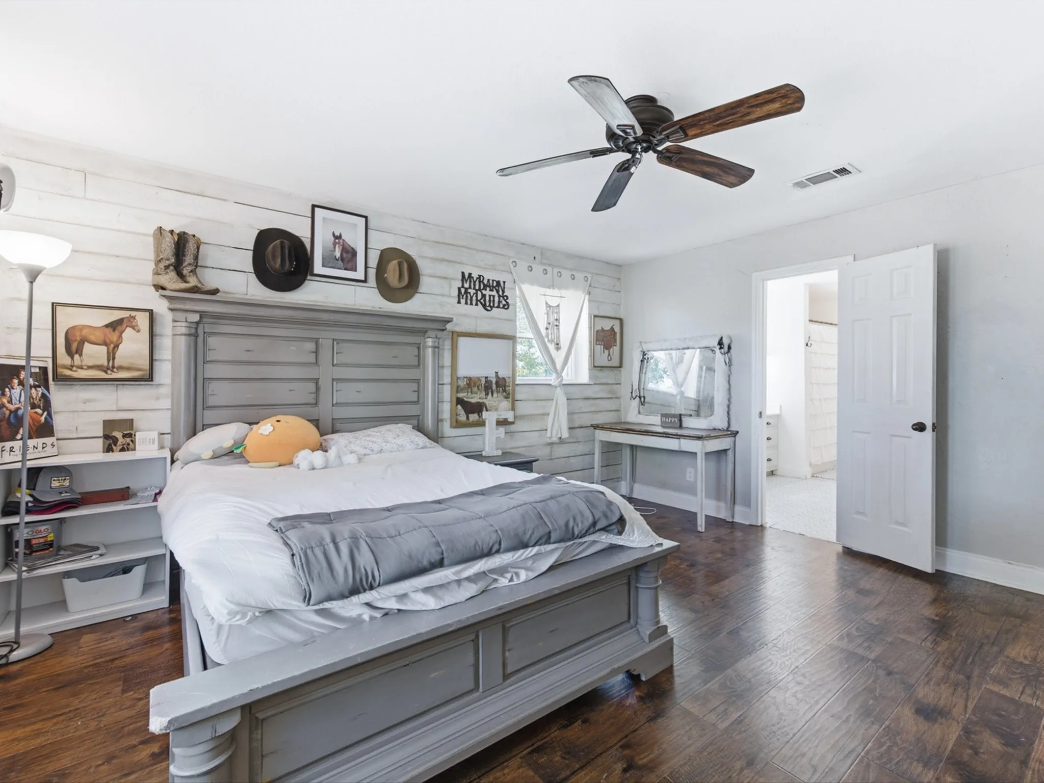 Single Family Residence For Sale in Ellis County , 4800 Oak Grove Road, Ennis, Texas 75119, 4 Bedroom, 3 Bathroom, 1 Garage spaces, 3,159 Sqft, built in 1972, mls#21405989, Real Estate Agent in Ennis, Homes For Sale in Ellis county, Homes For Sale in Ennis, Realtor in Ennis Texas, Real Estate Brokerage Independent Realty Texas, Luminita Cordes Realtor