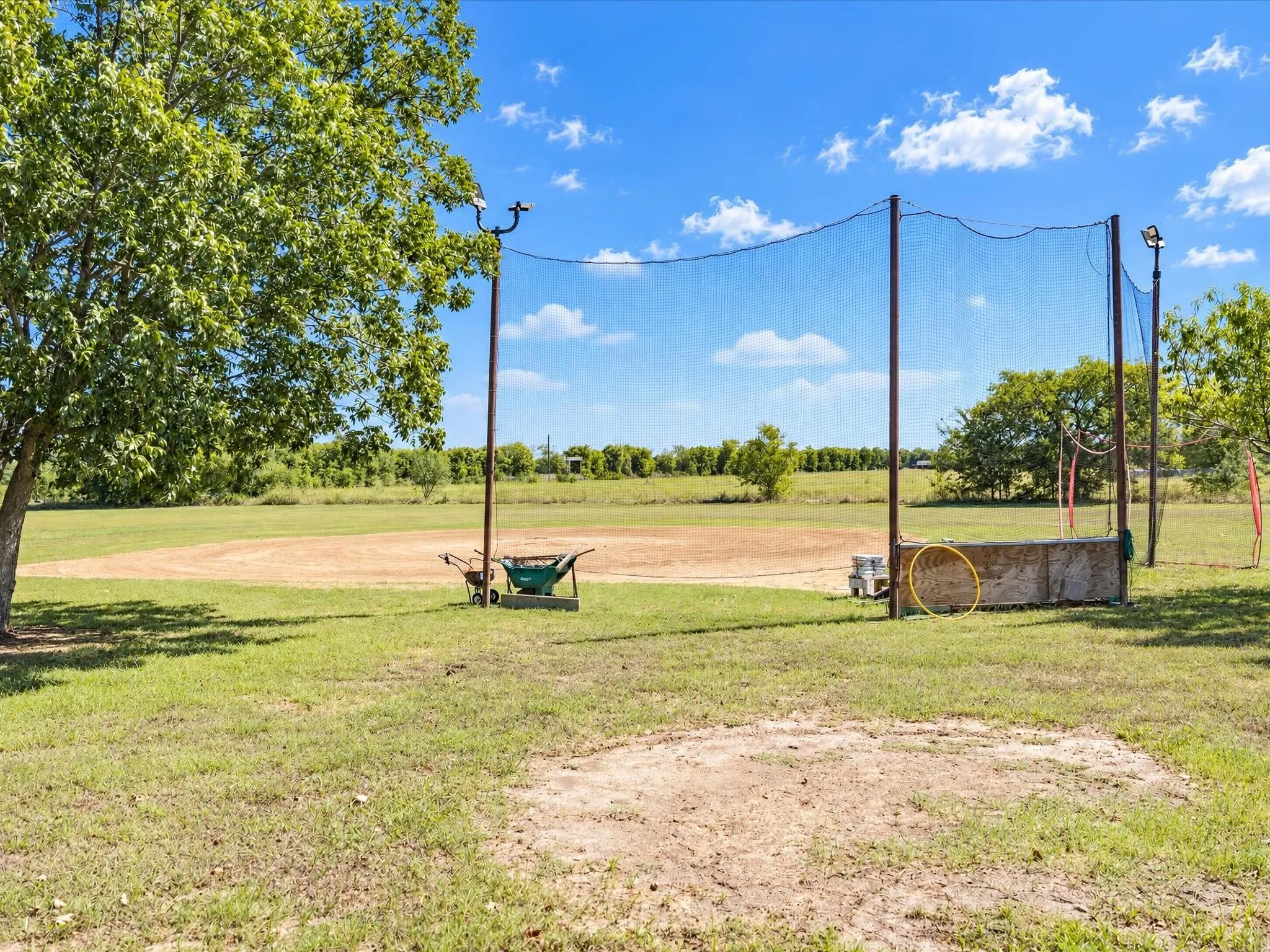 Single Family Residence For Sale in Ellis County , 4800 Oak Grove Road, Ennis, Texas 75119, 4 Bedroom, 3 Bathroom, 1 Garage spaces, 3,159 Sqft, built in 1972, mls#21405989, Real Estate Agent in Ennis, Homes For Sale in Ellis county, Homes For Sale in Ennis, Realtor in Ennis Texas, Real Estate Brokerage Independent Realty Texas, Luminita Cordes Realtor
