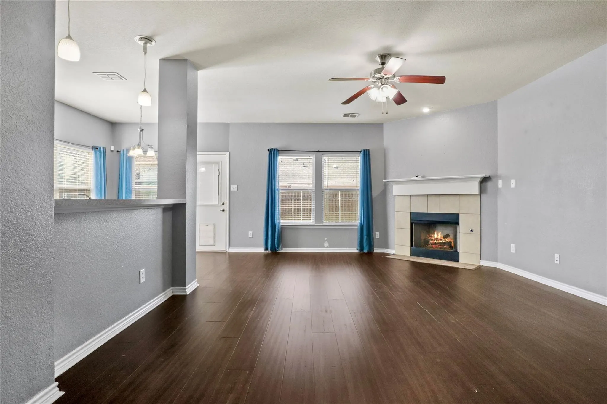 Single Family Residence For Rent in Tarrant County , 5839 Candlelight Lane, Grand Prairie, Texas 75052, 4 Bedroom, 4 Bathroom, 2 Garage spaces, 2,782 Sqft, built in 2008, mls#21406605, Real Estate Agent in Grand Prairie, Homes For Rent in Tarrant county, Homes For Rent in Grand Prairie, Realtor in Grand Prairie Texas, Real Estate Brokerage Independent Realty Texas, Luminita Cordes Realtor