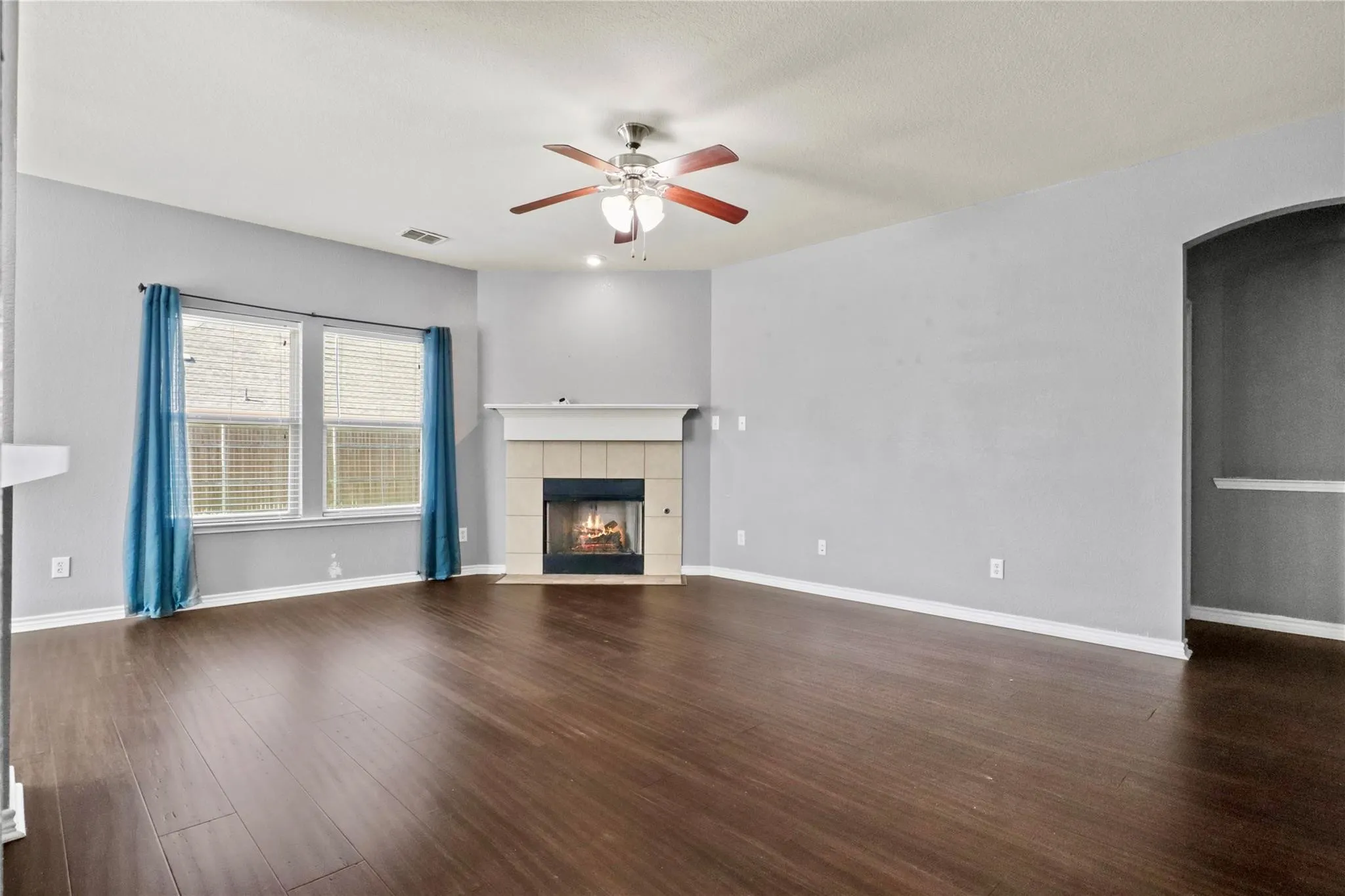 Single Family Residence For Rent in Tarrant County , 5839 Candlelight Lane, Grand Prairie, Texas 75052, 4 Bedroom, 4 Bathroom, 2 Garage spaces, 2,782 Sqft, built in 2008, mls#21406605, Real Estate Agent in Grand Prairie, Homes For Rent in Tarrant county, Homes For Rent in Grand Prairie, Realtor in Grand Prairie Texas, Real Estate Brokerage Independent Realty Texas, Luminita Cordes Realtor