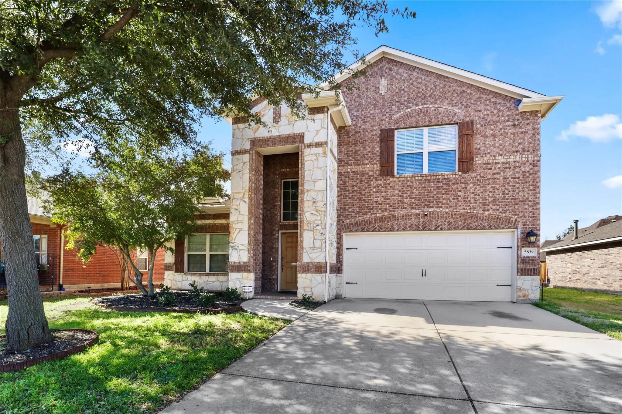 Single Family Residence For Rent in Tarrant County , 5839 Candlelight Lane, Grand Prairie, Texas 75052, 4 Bedroom, 4 Bathroom, 2 Garage spaces, 2,782 Sqft, built in 2008, mls#21406605, Real Estate Agent in Grand Prairie, Homes For Rent in Tarrant county, Homes For Rent in Grand Prairie, Realtor in Grand Prairie Texas, Real Estate Brokerage Independent Realty Texas, Luminita Cordes Realtor