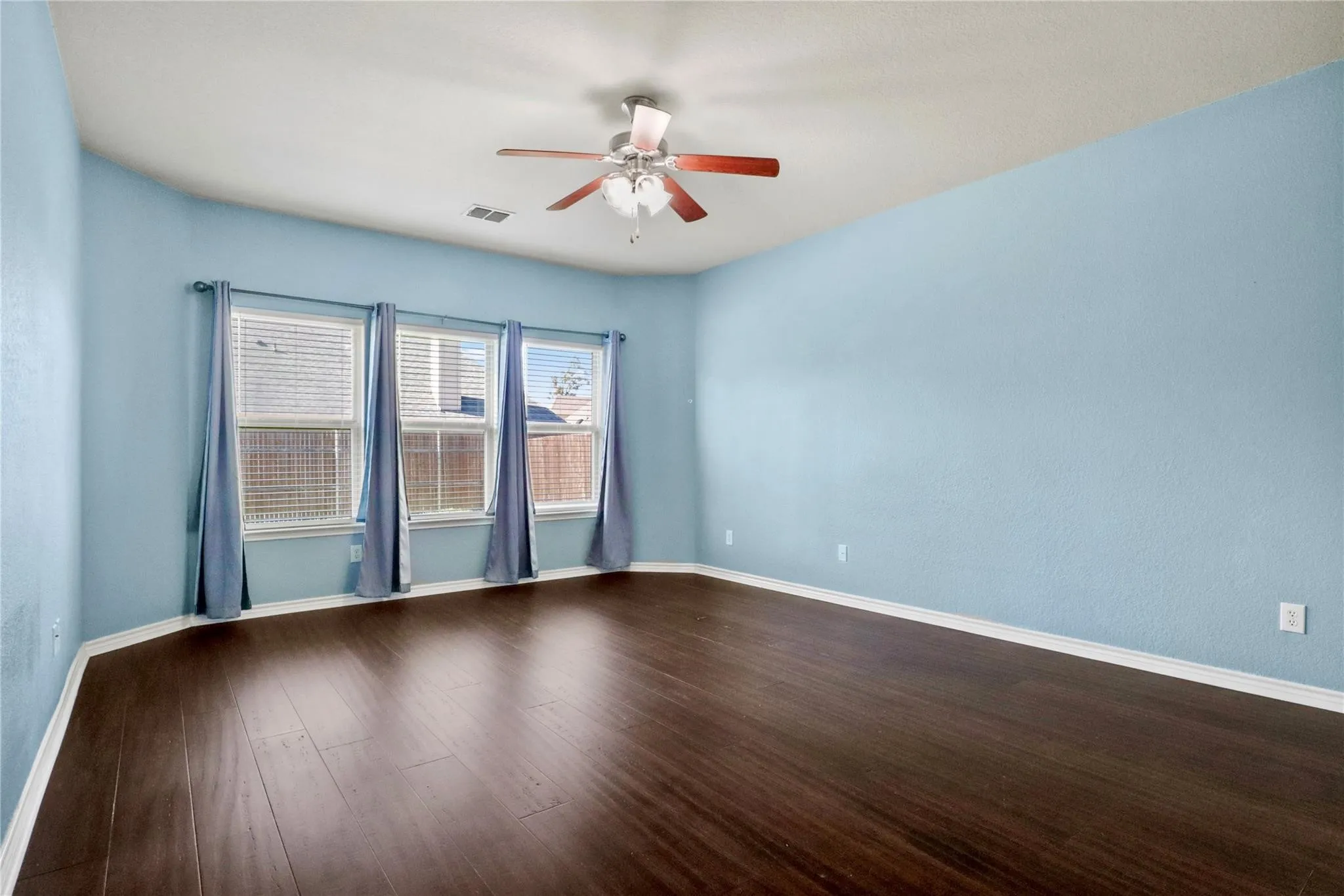 Single Family Residence For Rent in Tarrant County , 5839 Candlelight Lane, Grand Prairie, Texas 75052, 4 Bedroom, 4 Bathroom, 2 Garage spaces, 2,782 Sqft, built in 2008, mls#21406605, Real Estate Agent in Grand Prairie, Homes For Rent in Tarrant county, Homes For Rent in Grand Prairie, Realtor in Grand Prairie Texas, Real Estate Brokerage Independent Realty Texas, Luminita Cordes Realtor