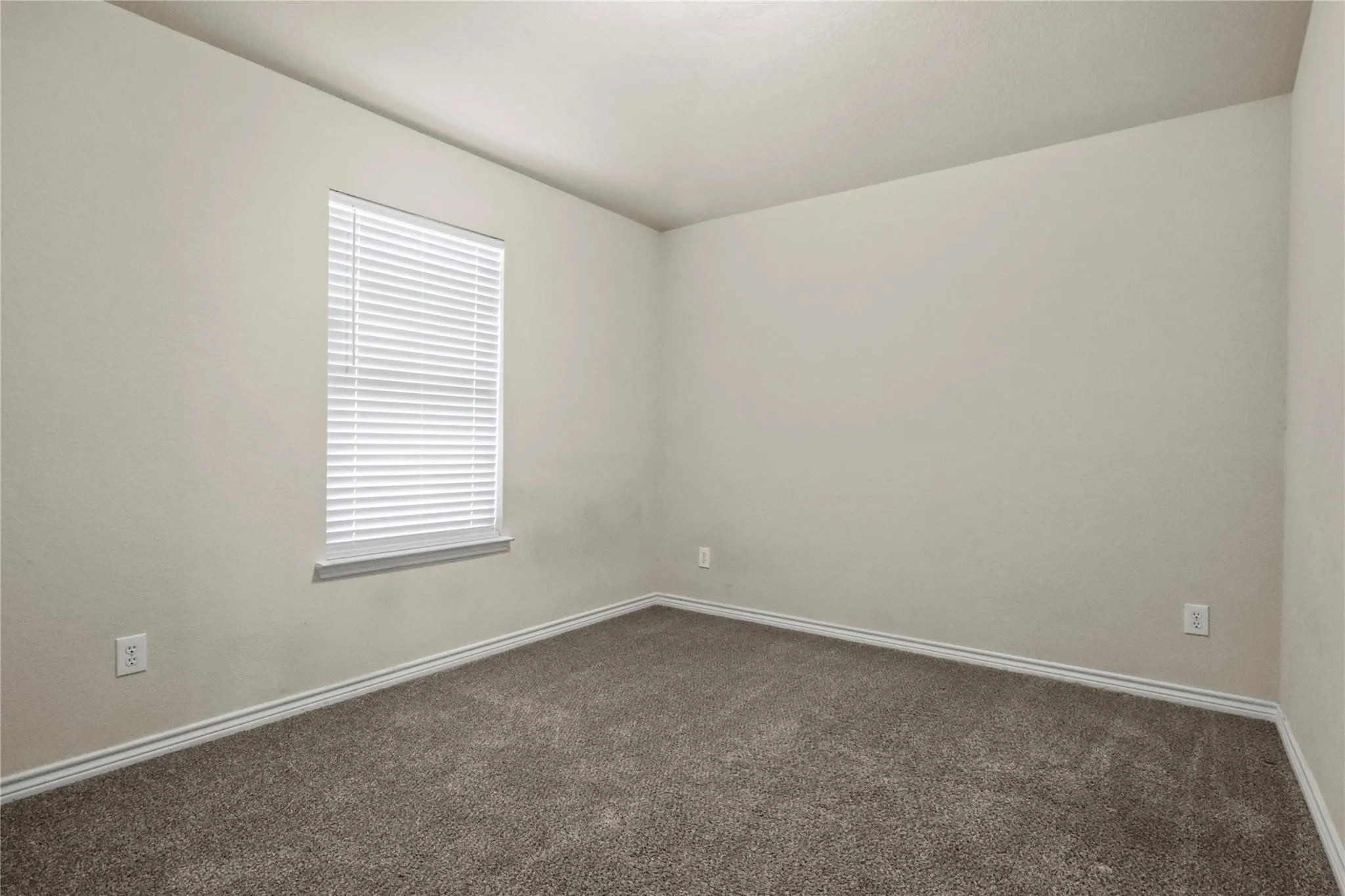 Single Family Residence For Rent in Tarrant County , 5839 Candlelight Lane, Grand Prairie, Texas 75052, 4 Bedroom, 4 Bathroom, 2 Garage spaces, 2,782 Sqft, built in 2008, mls#21406605, Real Estate Agent in Grand Prairie, Homes For Rent in Tarrant county, Homes For Rent in Grand Prairie, Realtor in Grand Prairie Texas, Real Estate Brokerage Independent Realty Texas, Luminita Cordes Realtor