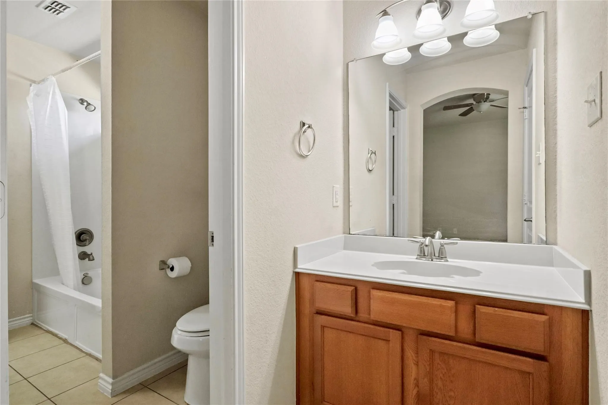 Single Family Residence For Rent in Tarrant County , 5839 Candlelight Lane, Grand Prairie, Texas 75052, 4 Bedroom, 4 Bathroom, 2 Garage spaces, 2,782 Sqft, built in 2008, mls#21406605, Real Estate Agent in Grand Prairie, Homes For Rent in Tarrant county, Homes For Rent in Grand Prairie, Realtor in Grand Prairie Texas, Real Estate Brokerage Independent Realty Texas, Luminita Cordes Realtor