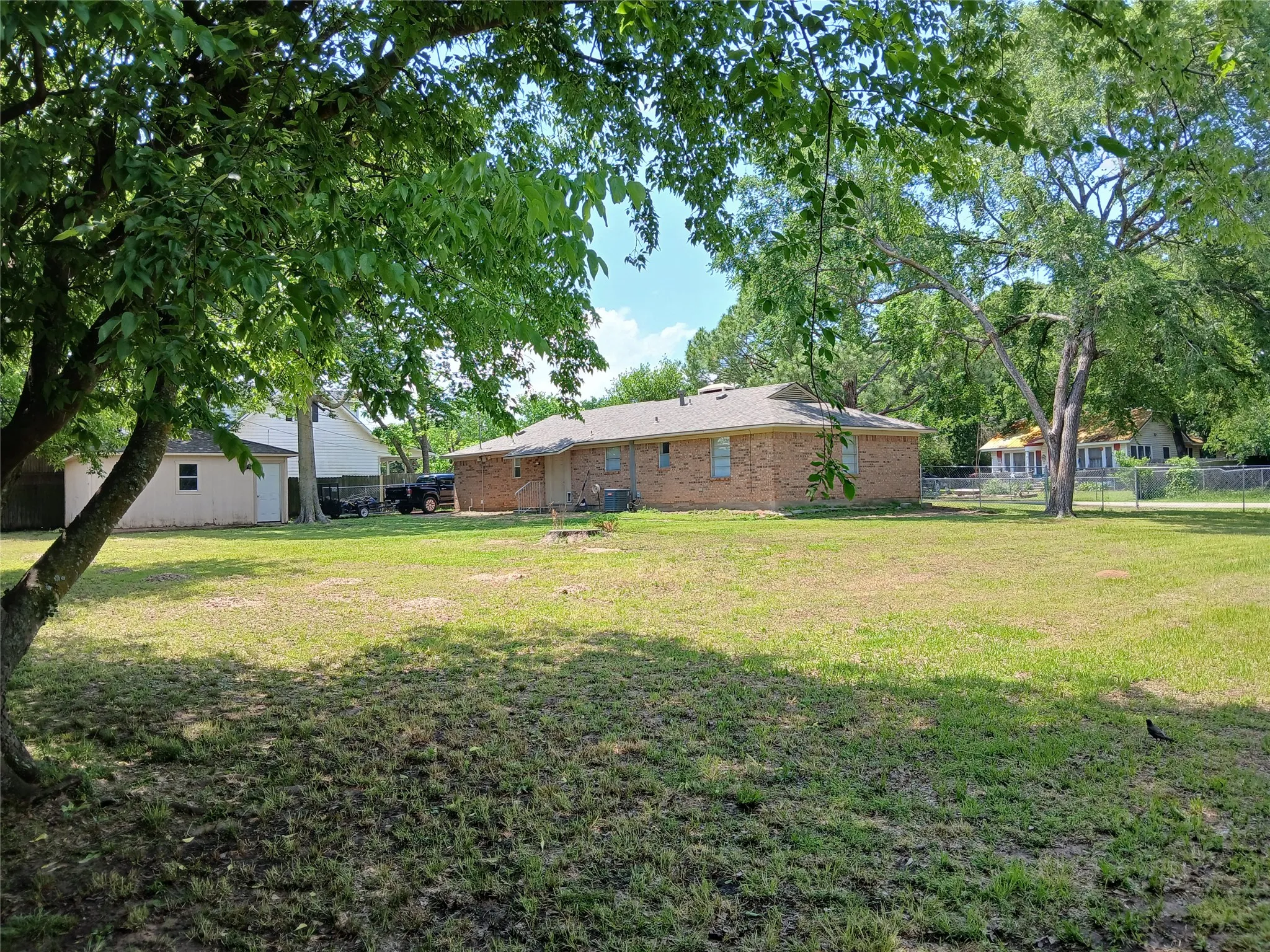 Single Family Residence For Rent in Henderson County , 151 COTTONWOOD Trail, Gun Barrel City, Texas 75156, 3 Bedroom, 2 Bathroom, 1 Garage spaces, 1,572 Sqft, built in 1977, mls#21406606, Real Estate Agent in Gun Barrel City, Homes For Rent in Henderson county, Homes For Rent in Gun Barrel City, Realtor in Gun Barrel City Texas, Real Estate Brokerage Independent Realty Texas, Luminita Cordes Realtor