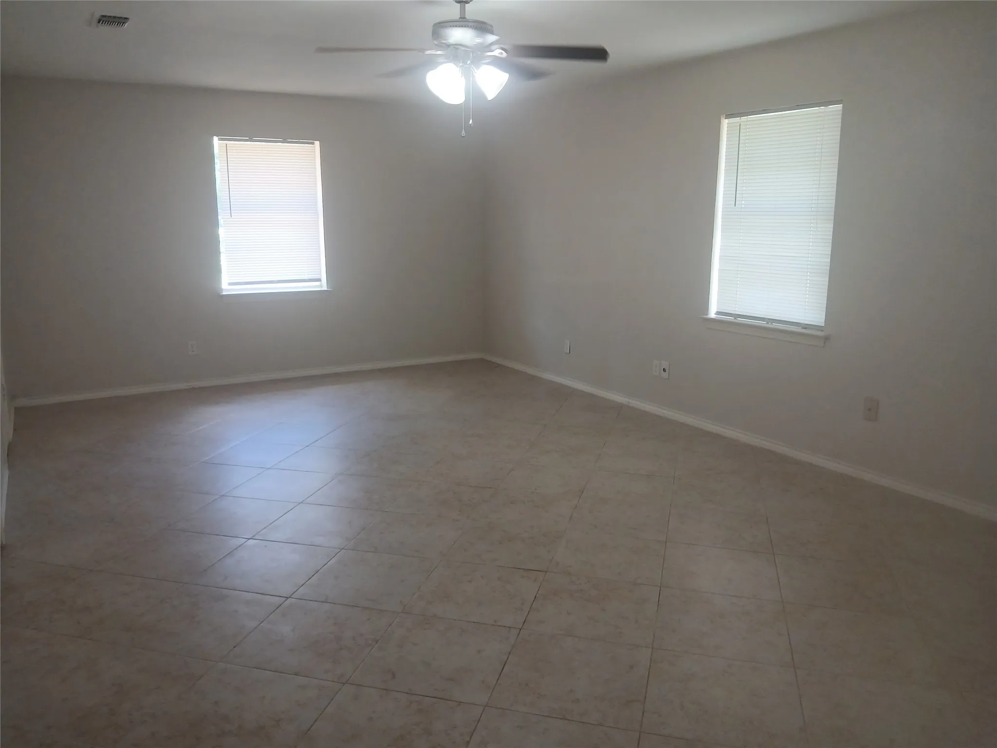Single Family Residence For Rent in Henderson County , 151 COTTONWOOD Trail, Gun Barrel City, Texas 75156, 3 Bedroom, 2 Bathroom, 1 Garage spaces, 1,572 Sqft, built in 1977, mls#21406606, Real Estate Agent in Gun Barrel City, Homes For Rent in Henderson county, Homes For Rent in Gun Barrel City, Realtor in Gun Barrel City Texas, Real Estate Brokerage Independent Realty Texas, Luminita Cordes Realtor