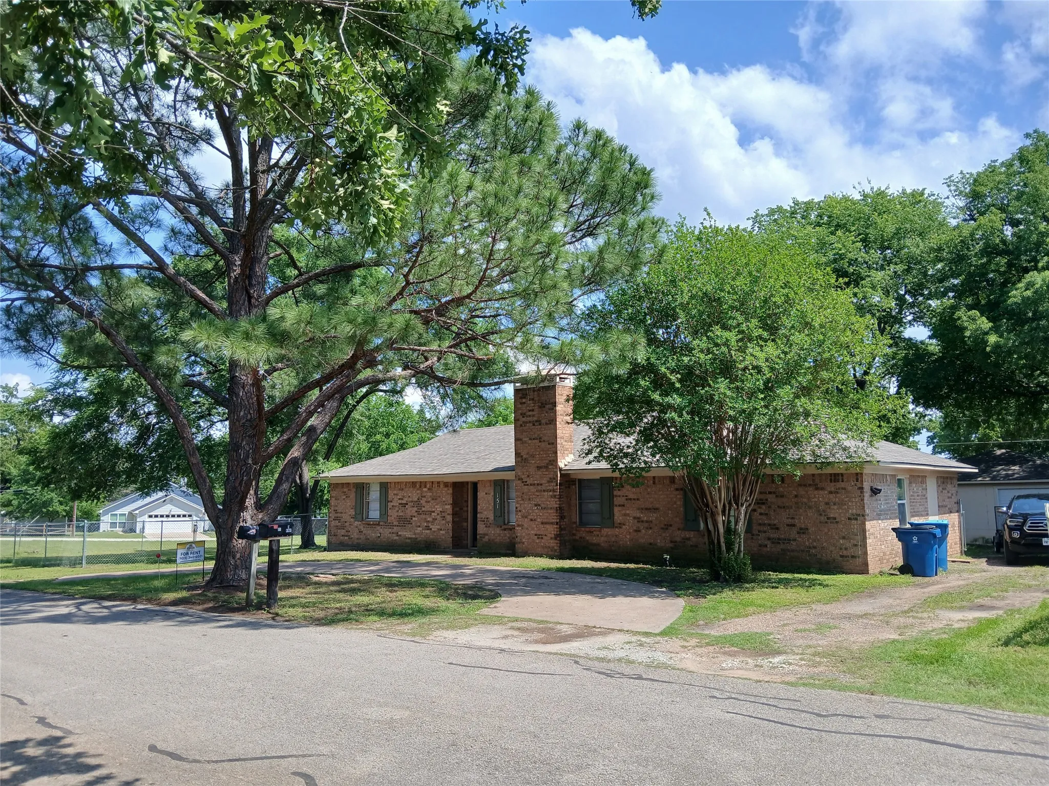 Single Family Residence For Rent in Henderson County , 151 COTTONWOOD Trail, Gun Barrel City, Texas 75156, 3 Bedroom, 2 Bathroom, 1 Garage spaces, 1,572 Sqft, built in 1977, mls#21406606, Real Estate Agent in Gun Barrel City, Homes For Rent in Henderson county, Homes For Rent in Gun Barrel City, Realtor in Gun Barrel City Texas, Real Estate Brokerage Independent Realty Texas, Luminita Cordes Realtor