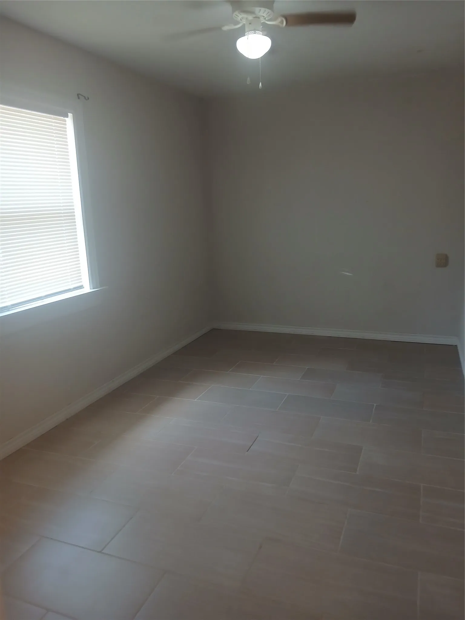Single Family Residence For Rent in Henderson County , 151 COTTONWOOD Trail, Gun Barrel City, Texas 75156, 3 Bedroom, 2 Bathroom, 1 Garage spaces, 1,572 Sqft, built in 1977, mls#21406606, Real Estate Agent in Gun Barrel City, Homes For Rent in Henderson county, Homes For Rent in Gun Barrel City, Realtor in Gun Barrel City Texas, Real Estate Brokerage Independent Realty Texas, Luminita Cordes Realtor