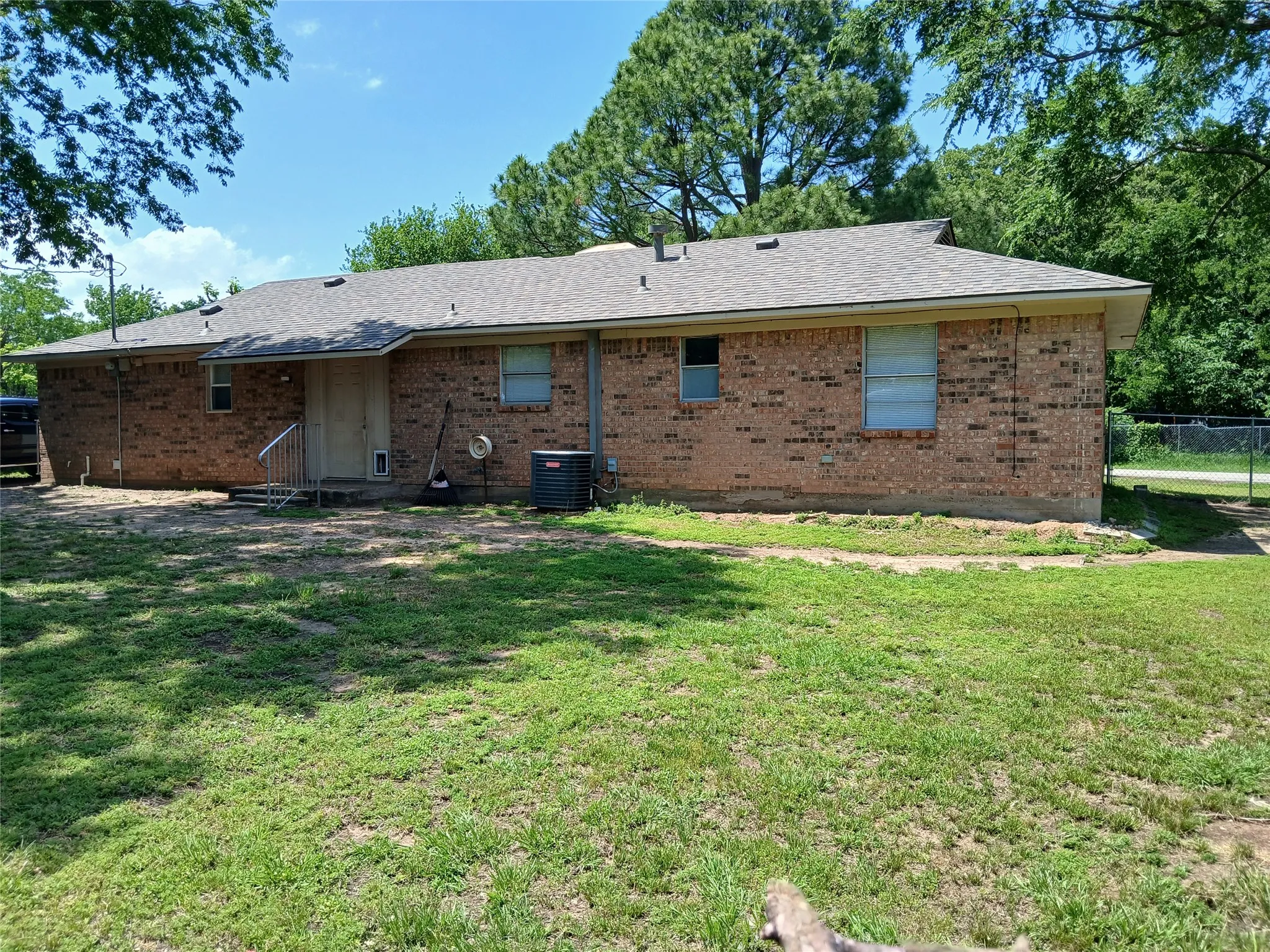 Single Family Residence For Rent in Henderson County , 151 COTTONWOOD Trail, Gun Barrel City, Texas 75156, 3 Bedroom, 2 Bathroom, 1 Garage spaces, 1,572 Sqft, built in 1977, mls#21406606, Real Estate Agent in Gun Barrel City, Homes For Rent in Henderson county, Homes For Rent in Gun Barrel City, Realtor in Gun Barrel City Texas, Real Estate Brokerage Independent Realty Texas, Luminita Cordes Realtor