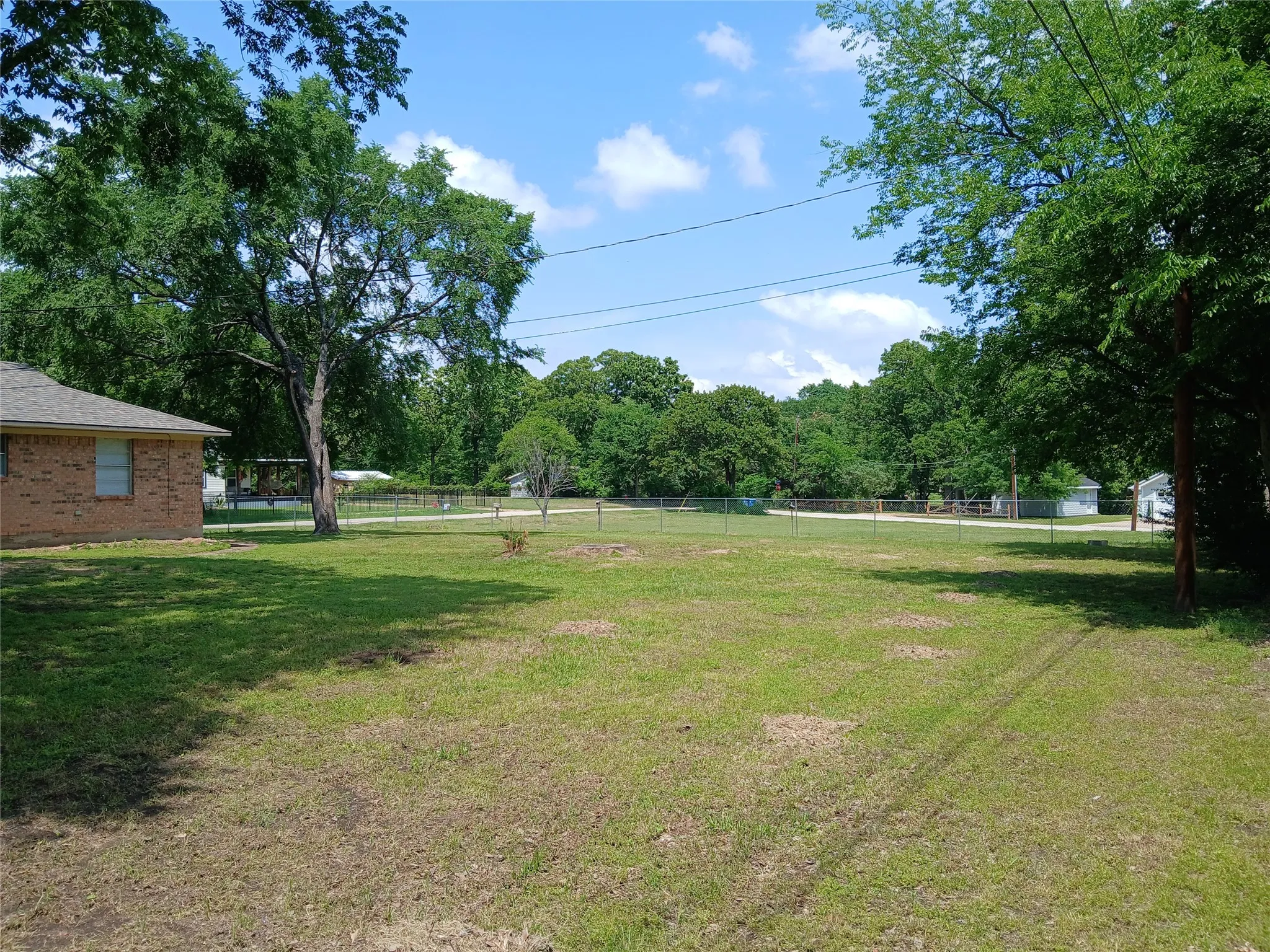 Single Family Residence For Rent in Henderson County , 151 COTTONWOOD Trail, Gun Barrel City, Texas 75156, 3 Bedroom, 2 Bathroom, 1 Garage spaces, 1,572 Sqft, built in 1977, mls#21406606, Real Estate Agent in Gun Barrel City, Homes For Rent in Henderson county, Homes For Rent in Gun Barrel City, Realtor in Gun Barrel City Texas, Real Estate Brokerage Independent Realty Texas, Luminita Cordes Realtor