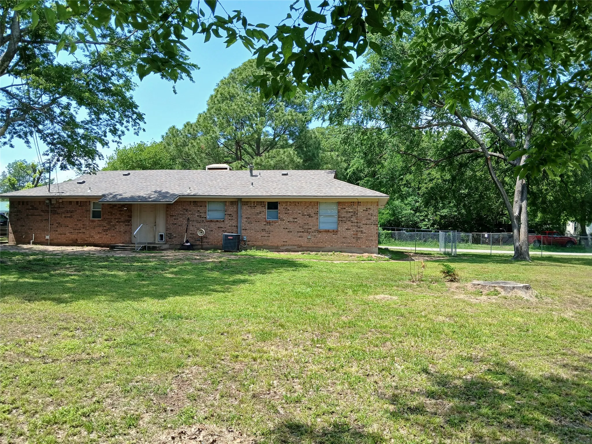 Single Family Residence For Rent in Henderson County , 151 COTTONWOOD Trail, Gun Barrel City, Texas 75156, 3 Bedroom, 2 Bathroom, 1 Garage spaces, 1,572 Sqft, built in 1977, mls#21406606, Real Estate Agent in Gun Barrel City, Homes For Rent in Henderson county, Homes For Rent in Gun Barrel City, Realtor in Gun Barrel City Texas, Real Estate Brokerage Independent Realty Texas, Luminita Cordes Realtor