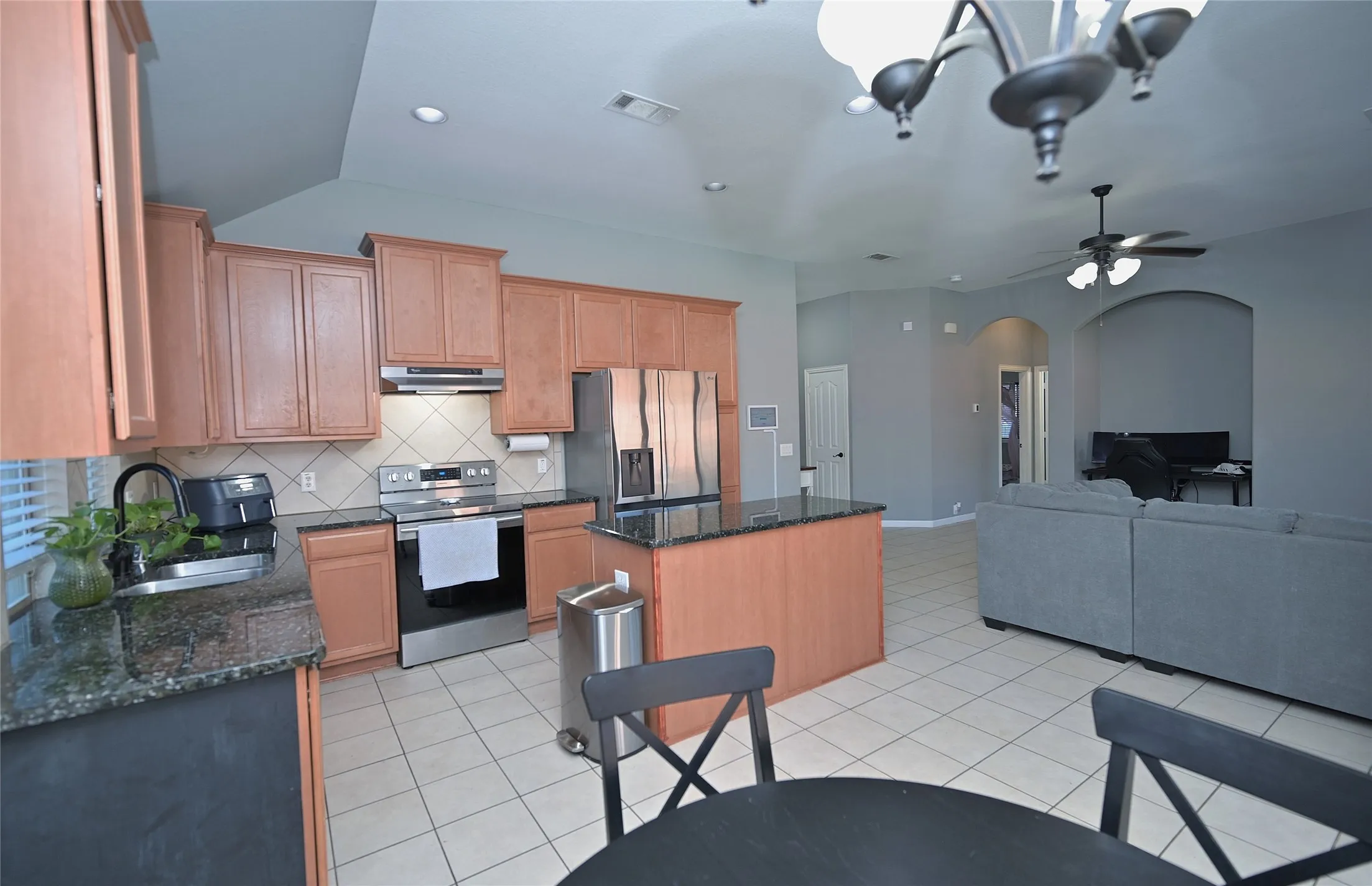 Single Family Residence For Sale in Johnson County , 1409 Fox Glen Trail, Mansfield, Texas 76063, 3 Bedroom, 2 Bathroom, 2 Garage spaces, 1,512 Sqft, built in 2009, mls#21403932, Real Estate Agent in Mansfield, Homes For Sale in Johnson county, Homes For Sale in Mansfield, Realtor in Mansfield Texas, Real Estate Brokerage Independent Realty Texas, Luminita Cordes Realtor