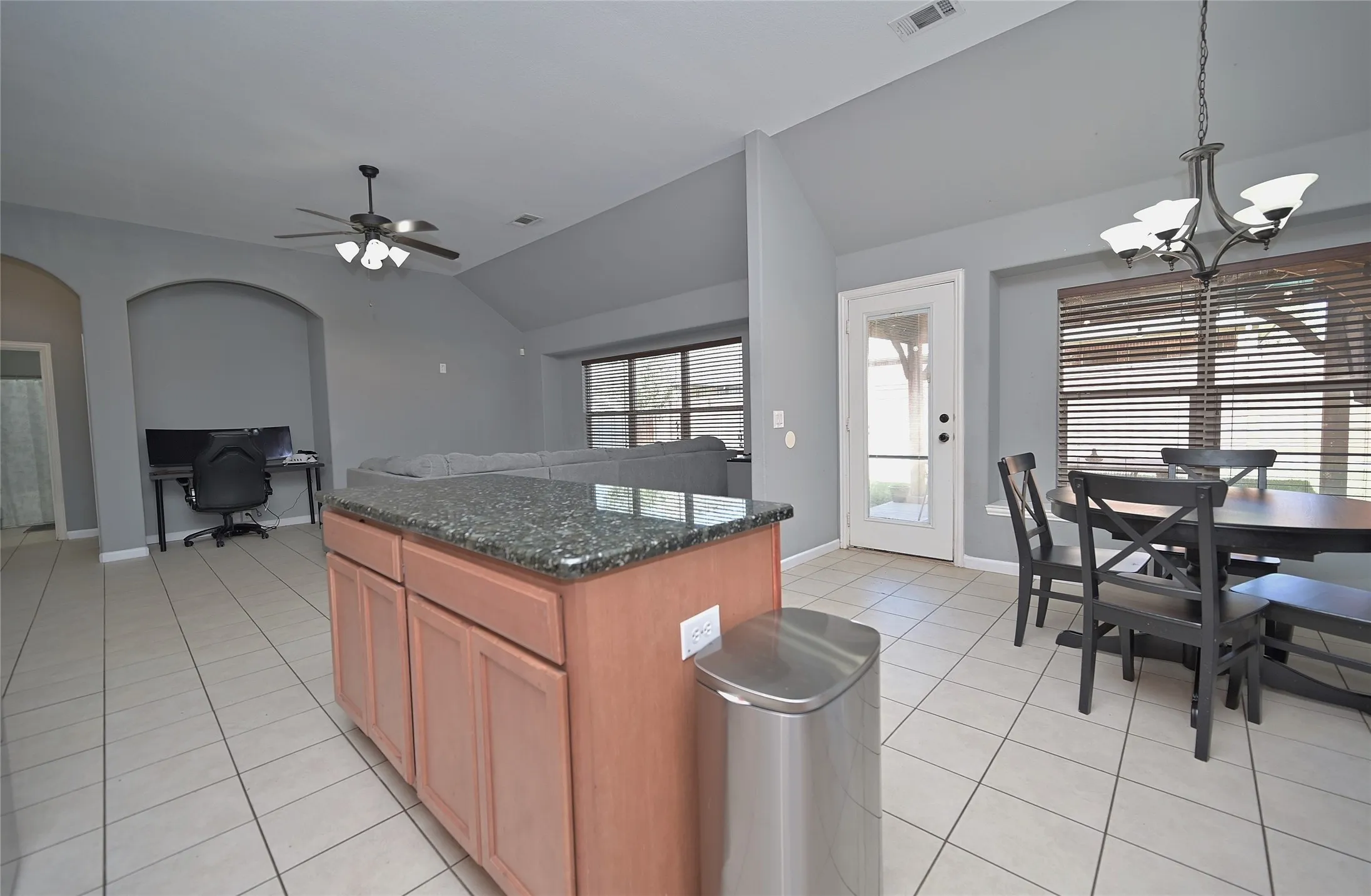 Single Family Residence For Sale in Johnson County , 1409 Fox Glen Trail, Mansfield, Texas 76063, 3 Bedroom, 2 Bathroom, 2 Garage spaces, 1,512 Sqft, built in 2009, mls#21403932, Real Estate Agent in Mansfield, Homes For Sale in Johnson county, Homes For Sale in Mansfield, Realtor in Mansfield Texas, Real Estate Brokerage Independent Realty Texas, Luminita Cordes Realtor