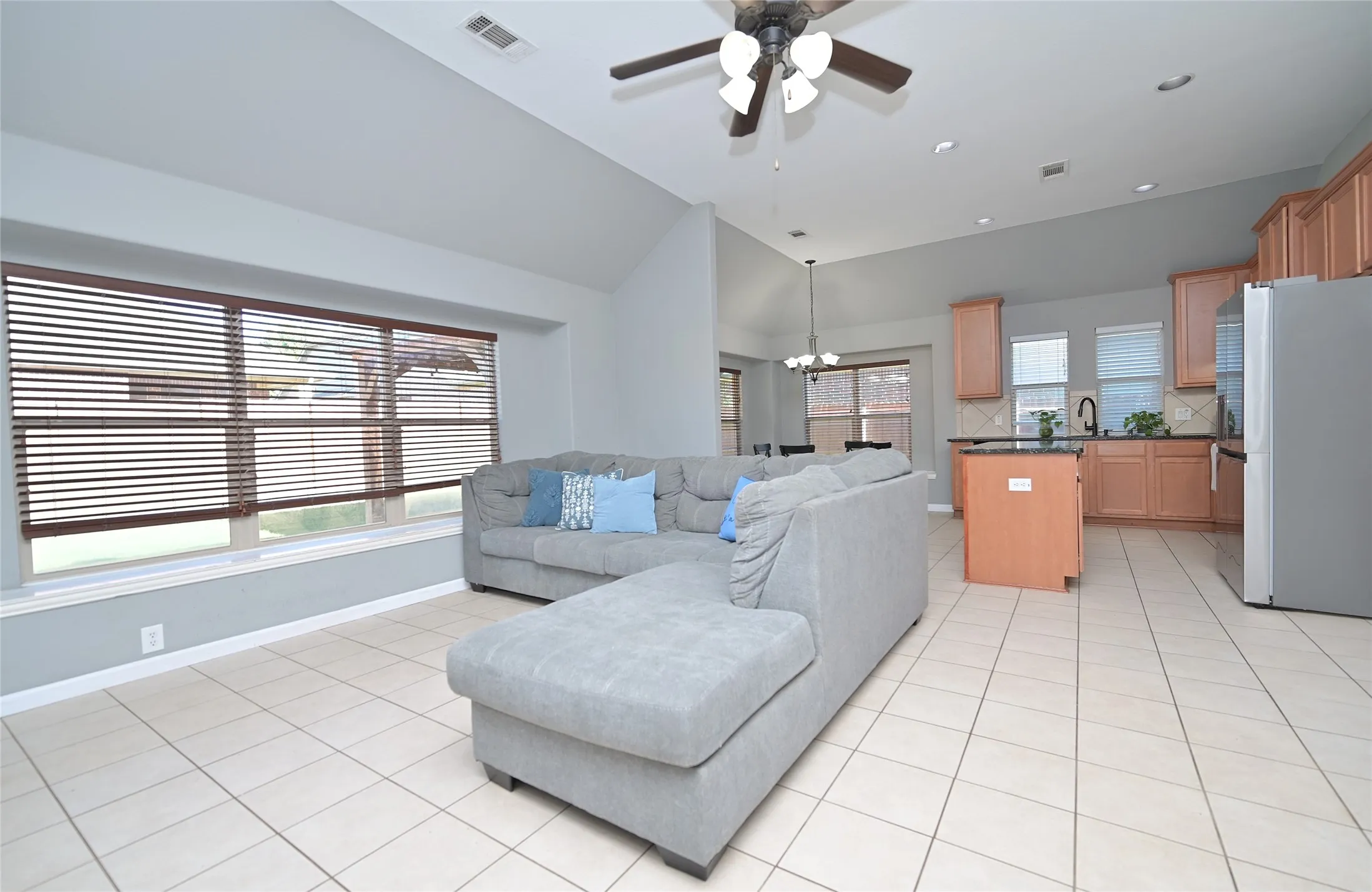 Single Family Residence For Sale in Johnson County , 1409 Fox Glen Trail, Mansfield, Texas 76063, 3 Bedroom, 2 Bathroom, 2 Garage spaces, 1,512 Sqft, built in 2009, mls#21403932, Real Estate Agent in Mansfield, Homes For Sale in Johnson county, Homes For Sale in Mansfield, Realtor in Mansfield Texas, Real Estate Brokerage Independent Realty Texas, Luminita Cordes Realtor