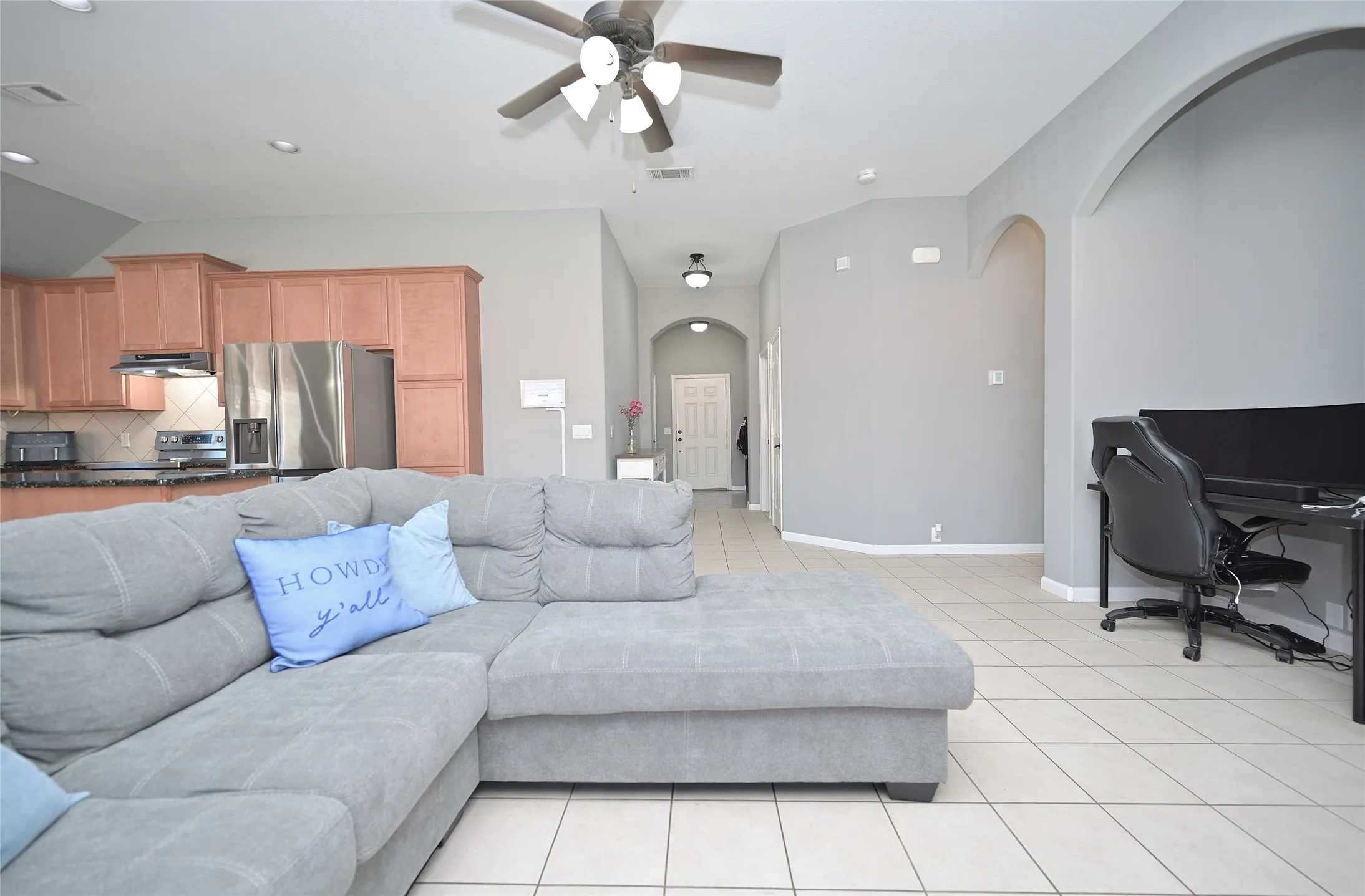 Single Family Residence For Sale in Johnson County , 1409 Fox Glen Trail, Mansfield, Texas 76063, 3 Bedroom, 2 Bathroom, 2 Garage spaces, 1,512 Sqft, built in 2009, mls#21403932, Real Estate Agent in Mansfield, Homes For Sale in Johnson county, Homes For Sale in Mansfield, Realtor in Mansfield Texas, Real Estate Brokerage Independent Realty Texas, Luminita Cordes Realtor