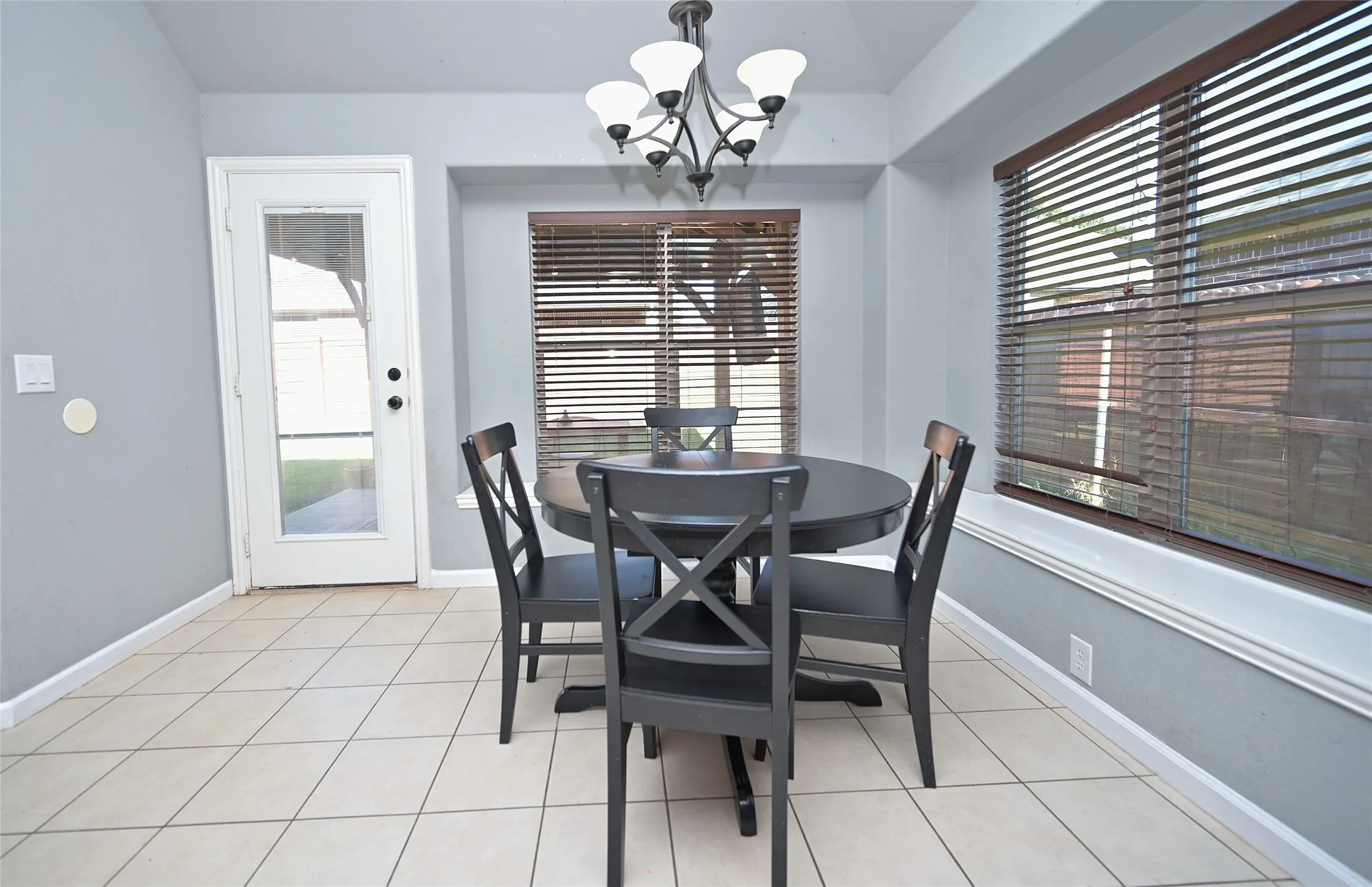Single Family Residence For Sale in Johnson County , 1409 Fox Glen Trail, Mansfield, Texas 76063, 3 Bedroom, 2 Bathroom, 2 Garage spaces, 1,512 Sqft, built in 2009, mls#21403932, Real Estate Agent in Mansfield, Homes For Sale in Johnson county, Homes For Sale in Mansfield, Realtor in Mansfield Texas, Real Estate Brokerage Independent Realty Texas, Luminita Cordes Realtor