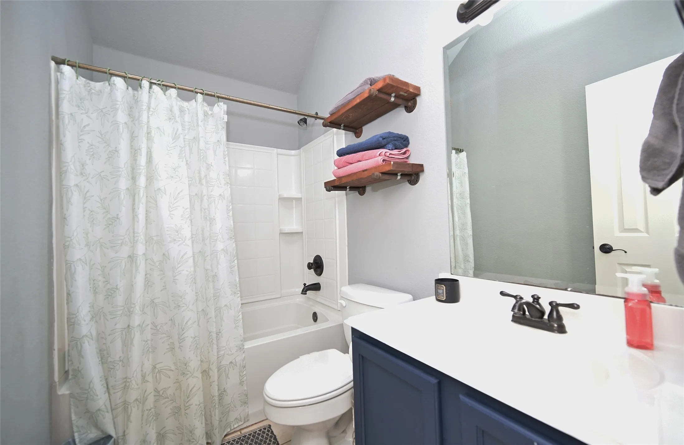 Single Family Residence For Sale in Johnson County , 1409 Fox Glen Trail, Mansfield, Texas 76063, 3 Bedroom, 2 Bathroom, 2 Garage spaces, 1,512 Sqft, built in 2009, mls#21403932, Real Estate Agent in Mansfield, Homes For Sale in Johnson county, Homes For Sale in Mansfield, Realtor in Mansfield Texas, Real Estate Brokerage Independent Realty Texas, Luminita Cordes Realtor