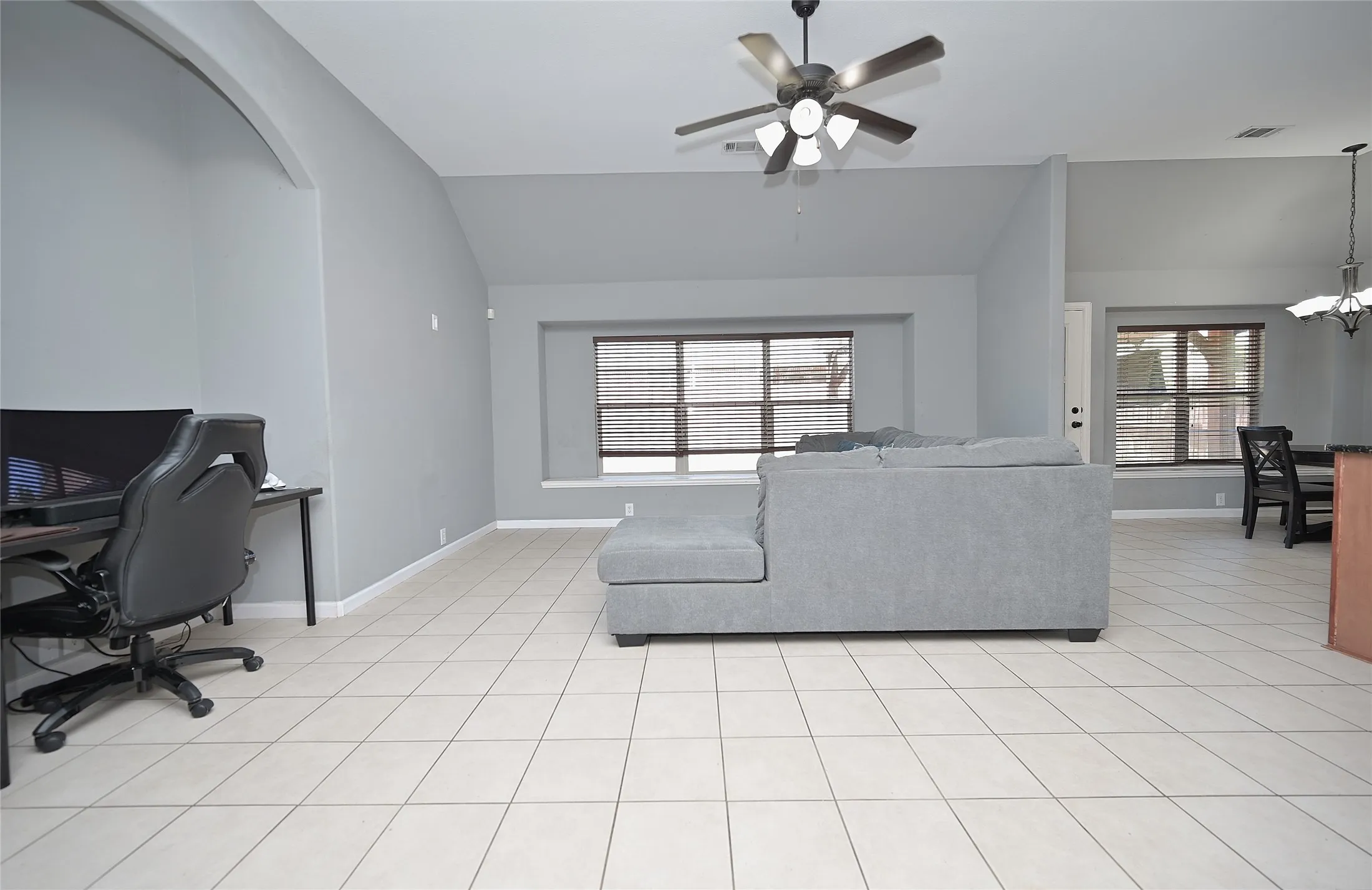 Single Family Residence For Sale in Johnson County , 1409 Fox Glen Trail, Mansfield, Texas 76063, 3 Bedroom, 2 Bathroom, 2 Garage spaces, 1,512 Sqft, built in 2009, mls#21403932, Real Estate Agent in Mansfield, Homes For Sale in Johnson county, Homes For Sale in Mansfield, Realtor in Mansfield Texas, Real Estate Brokerage Independent Realty Texas, Luminita Cordes Realtor