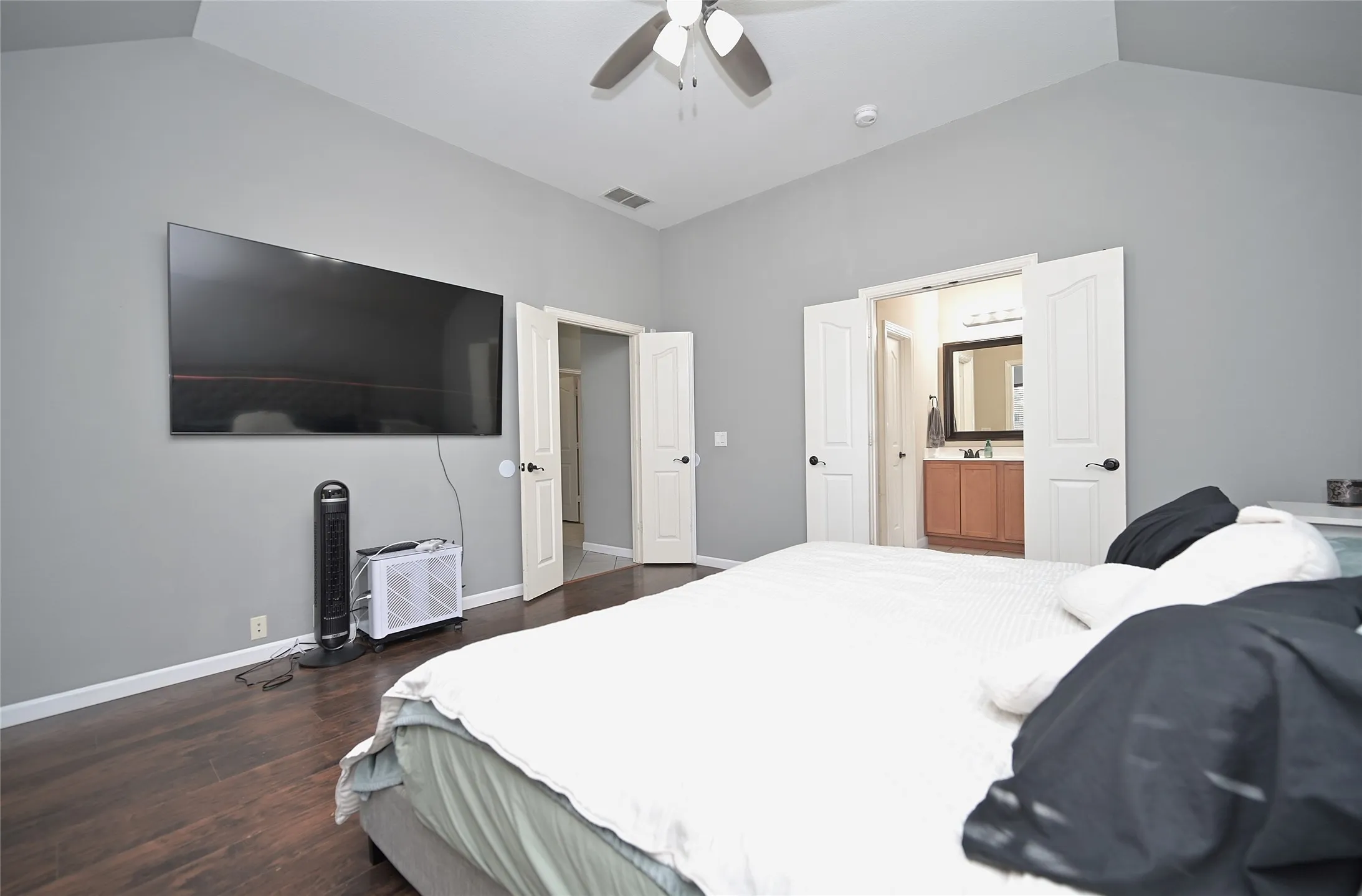 Single Family Residence For Sale in Johnson County , 1409 Fox Glen Trail, Mansfield, Texas 76063, 3 Bedroom, 2 Bathroom, 2 Garage spaces, 1,512 Sqft, built in 2009, mls#21403932, Real Estate Agent in Mansfield, Homes For Sale in Johnson county, Homes For Sale in Mansfield, Realtor in Mansfield Texas, Real Estate Brokerage Independent Realty Texas, Luminita Cordes Realtor