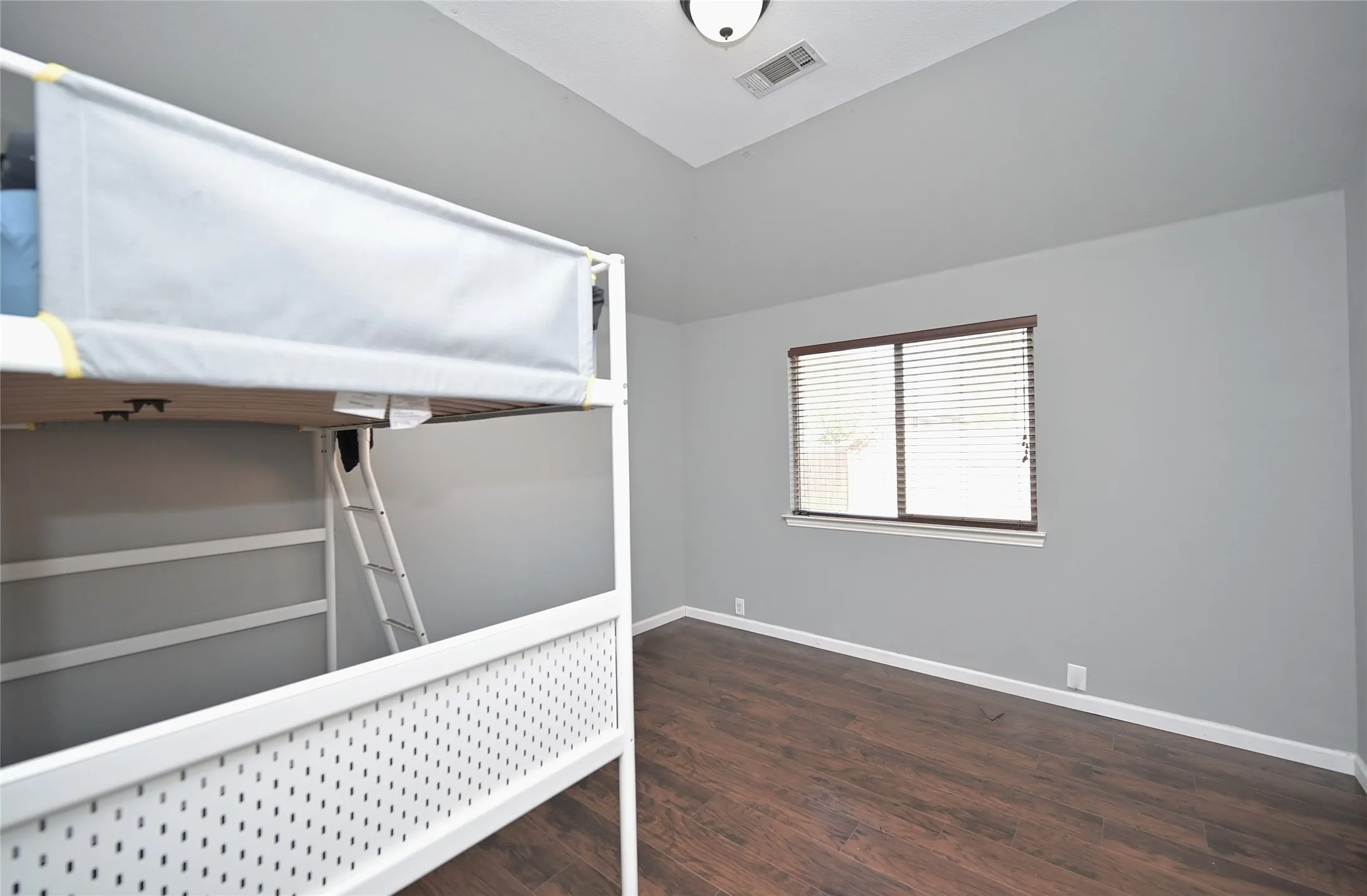 Single Family Residence For Sale in Johnson County , 1409 Fox Glen Trail, Mansfield, Texas 76063, 3 Bedroom, 2 Bathroom, 2 Garage spaces, 1,512 Sqft, built in 2009, mls#21403932, Real Estate Agent in Mansfield, Homes For Sale in Johnson county, Homes For Sale in Mansfield, Realtor in Mansfield Texas, Real Estate Brokerage Independent Realty Texas, Luminita Cordes Realtor