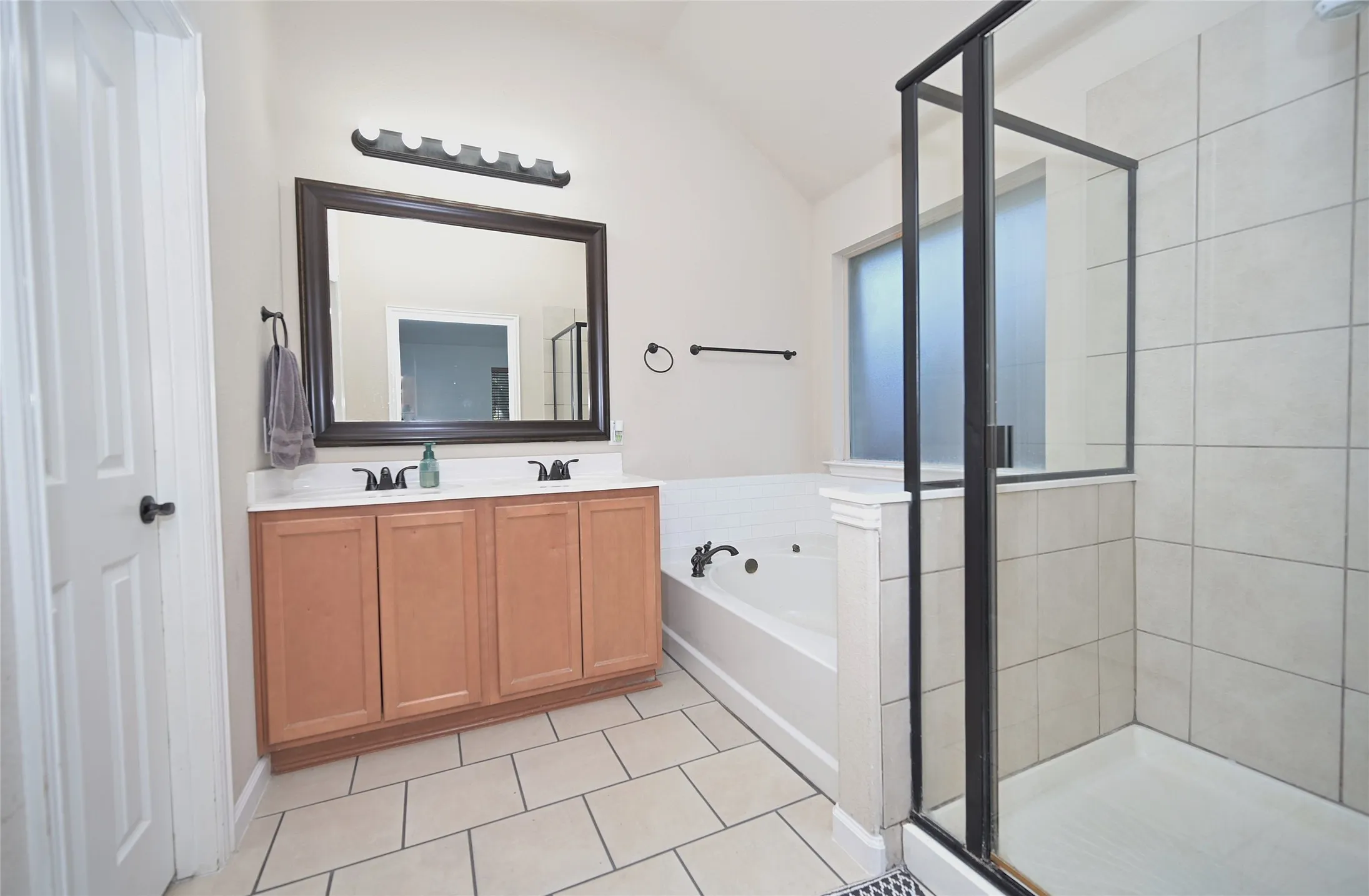Single Family Residence For Sale in Johnson County , 1409 Fox Glen Trail, Mansfield, Texas 76063, 3 Bedroom, 2 Bathroom, 2 Garage spaces, 1,512 Sqft, built in 2009, mls#21403932, Real Estate Agent in Mansfield, Homes For Sale in Johnson county, Homes For Sale in Mansfield, Realtor in Mansfield Texas, Real Estate Brokerage Independent Realty Texas, Luminita Cordes Realtor
