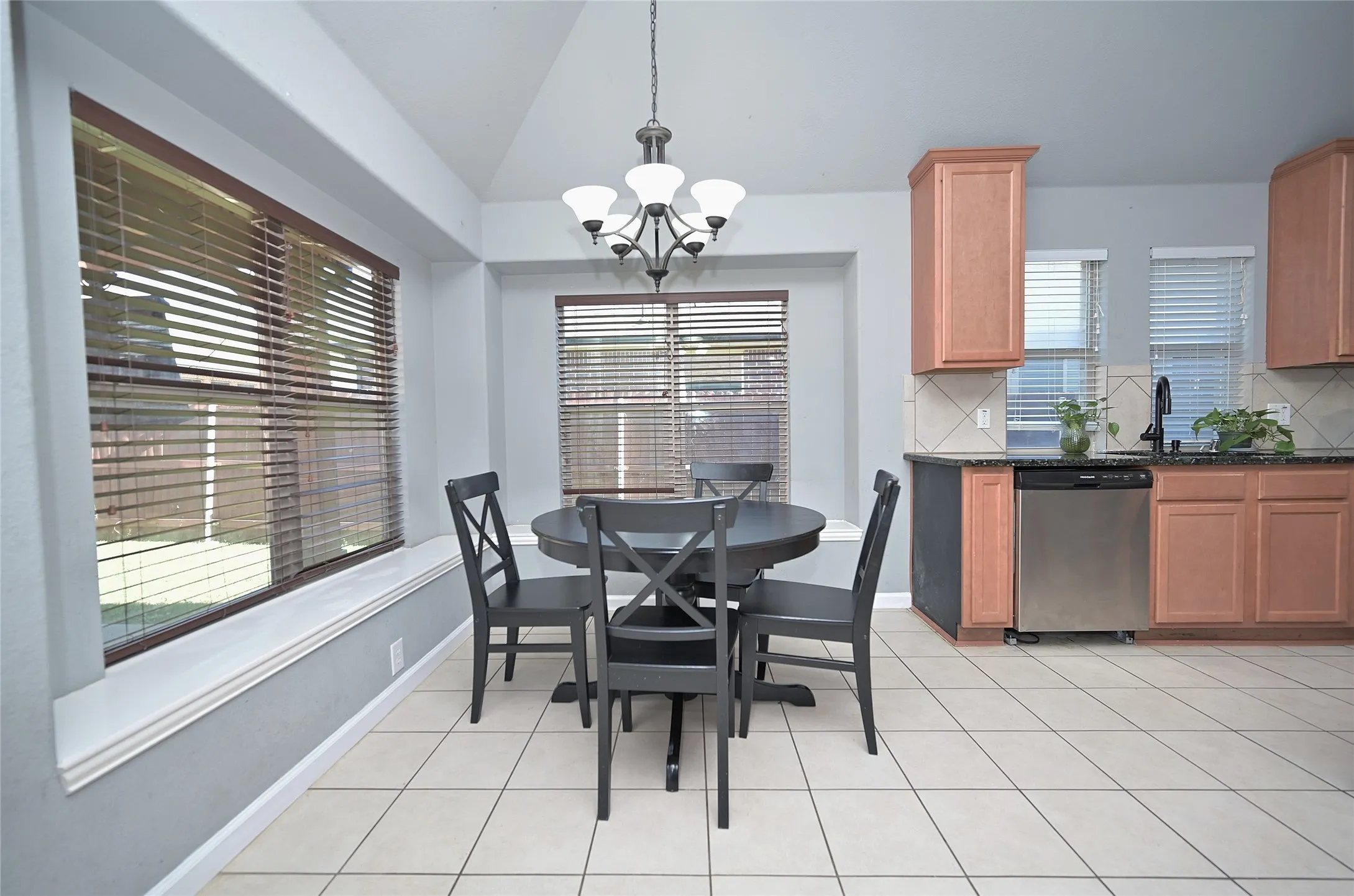 Single Family Residence For Sale in Johnson County , 1409 Fox Glen Trail, Mansfield, Texas 76063, 3 Bedroom, 2 Bathroom, 2 Garage spaces, 1,512 Sqft, built in 2009, mls#21403932, Real Estate Agent in Mansfield, Homes For Sale in Johnson county, Homes For Sale in Mansfield, Realtor in Mansfield Texas, Real Estate Brokerage Independent Realty Texas, Luminita Cordes Realtor
