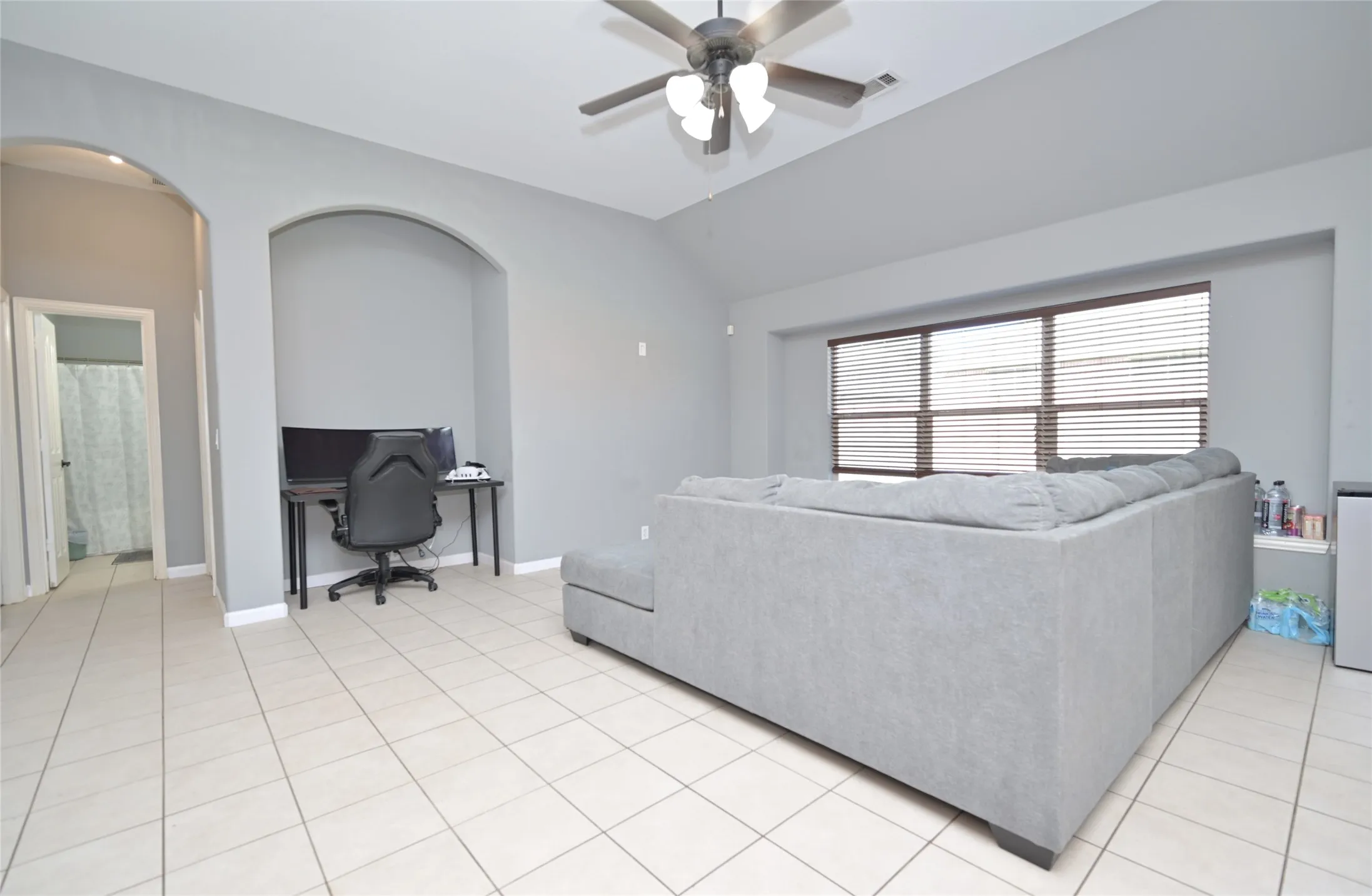 Single Family Residence For Sale in Johnson County , 1409 Fox Glen Trail, Mansfield, Texas 76063, 3 Bedroom, 2 Bathroom, 2 Garage spaces, 1,512 Sqft, built in 2009, mls#21403932, Real Estate Agent in Mansfield, Homes For Sale in Johnson county, Homes For Sale in Mansfield, Realtor in Mansfield Texas, Real Estate Brokerage Independent Realty Texas, Luminita Cordes Realtor