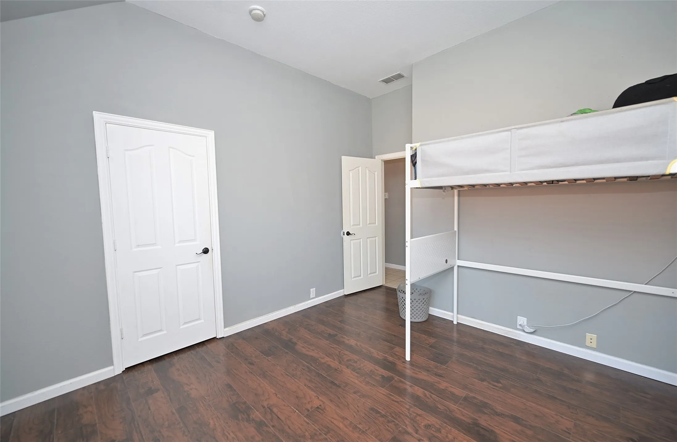 Single Family Residence For Sale in Johnson County , 1409 Fox Glen Trail, Mansfield, Texas 76063, 3 Bedroom, 2 Bathroom, 2 Garage spaces, 1,512 Sqft, built in 2009, mls#21403932, Real Estate Agent in Mansfield, Homes For Sale in Johnson county, Homes For Sale in Mansfield, Realtor in Mansfield Texas, Real Estate Brokerage Independent Realty Texas, Luminita Cordes Realtor