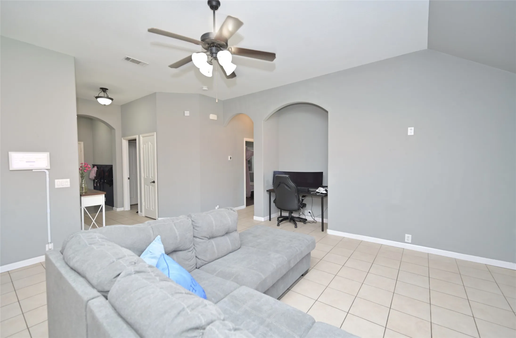 Single Family Residence For Sale in Johnson County , 1409 Fox Glen Trail, Mansfield, Texas 76063, 3 Bedroom, 2 Bathroom, 2 Garage spaces, 1,512 Sqft, built in 2009, mls#21403932, Real Estate Agent in Mansfield, Homes For Sale in Johnson county, Homes For Sale in Mansfield, Realtor in Mansfield Texas, Real Estate Brokerage Independent Realty Texas, Luminita Cordes Realtor