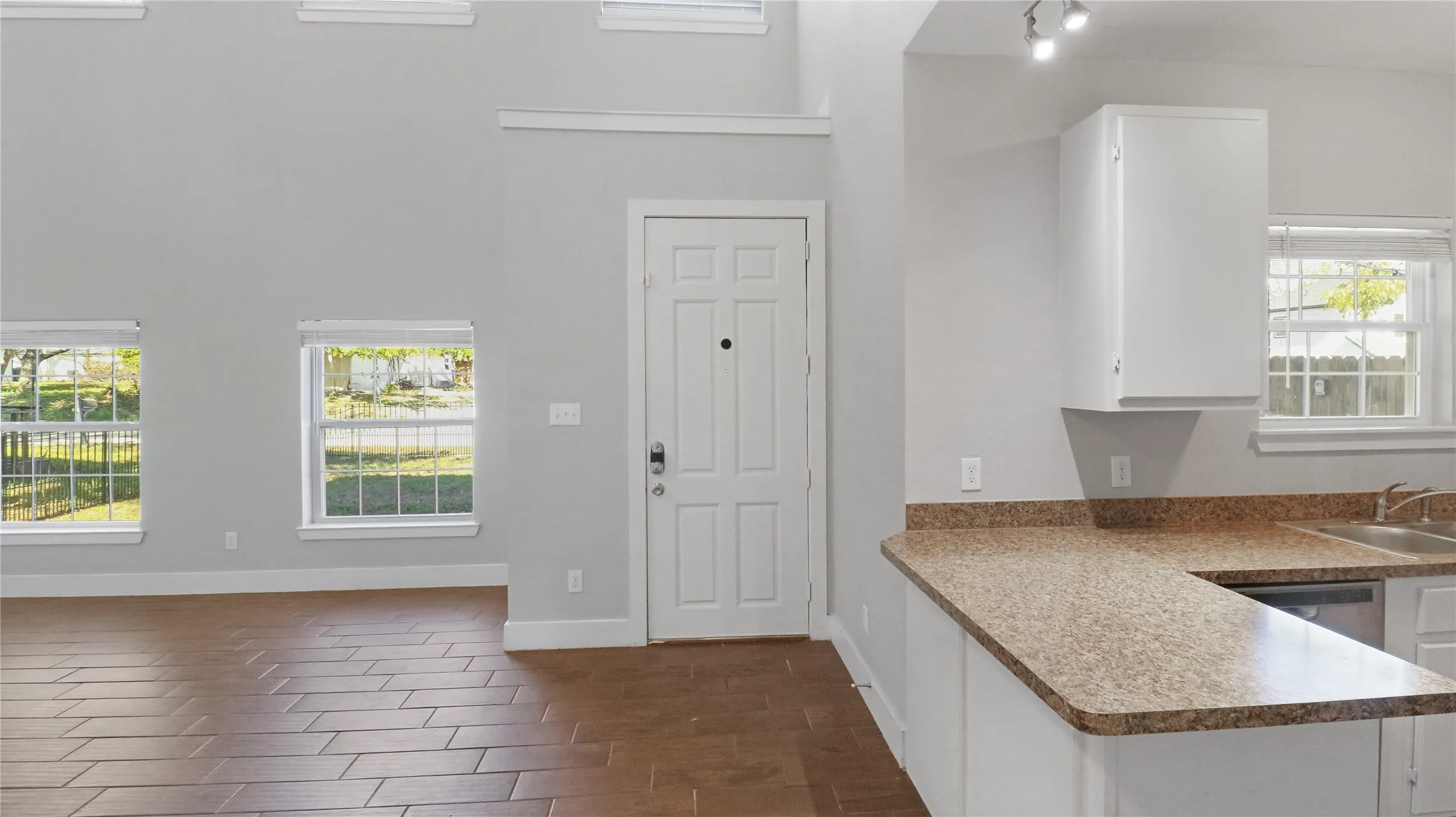 Single Family Residence For Sale in Kaufman County , 301 Mineral Wells, Terrell, Texas 75160, 3 Bedroom, 3 Bathroom, 1 Garage spaces, 1,815 Sqft, built in 2022, mls#21406613, Real Estate Agent in Terrell, Homes For Sale in Kaufman county, Homes For Sale in Terrell, Realtor in Terrell Texas, Real Estate Brokerage Independent Realty Texas, Luminita Cordes Realtor
