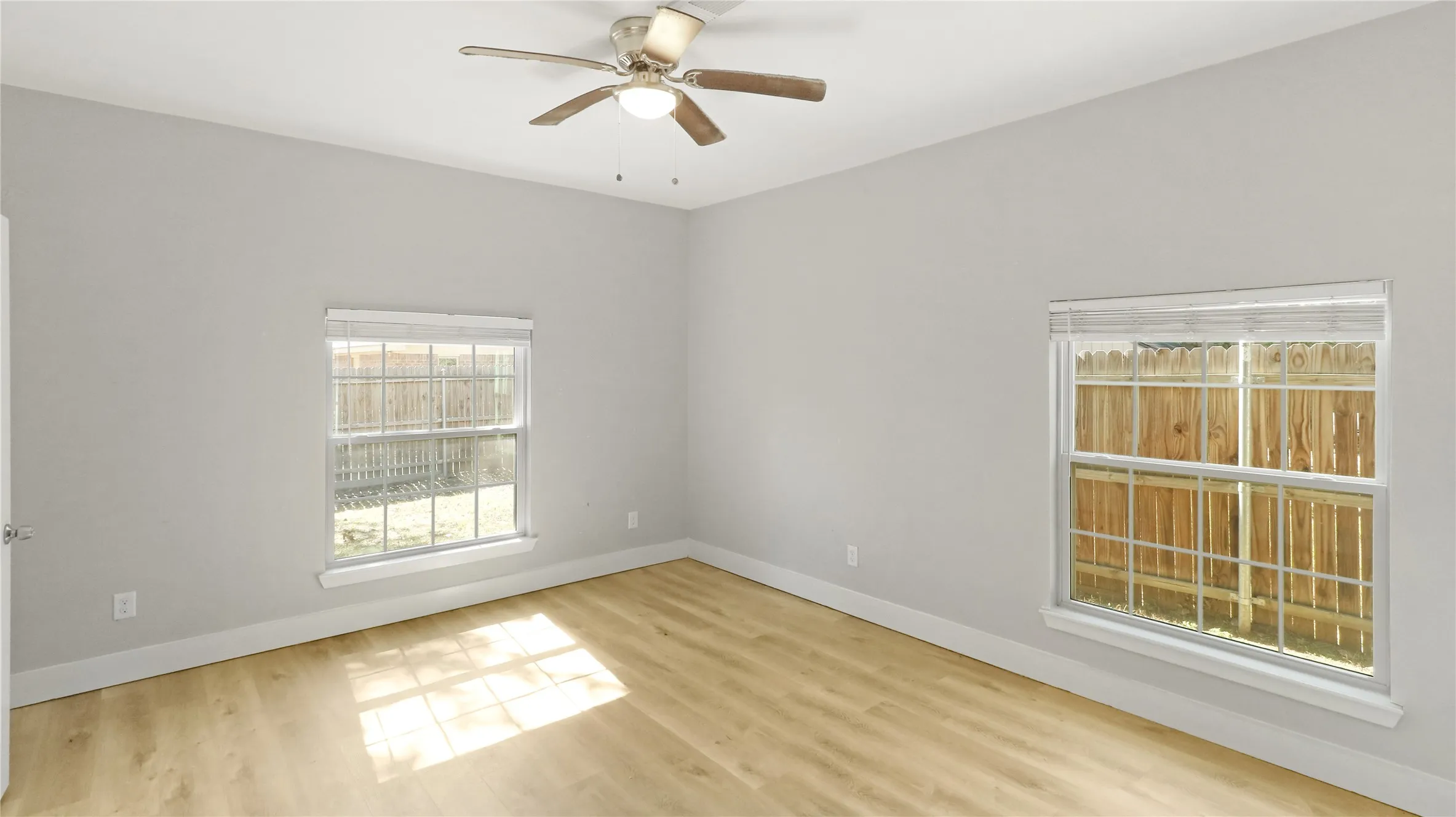 Single Family Residence For Sale in Kaufman County , 301 Mineral Wells, Terrell, Texas 75160, 3 Bedroom, 3 Bathroom, 1 Garage spaces, 1,815 Sqft, built in 2022, mls#21406613, Real Estate Agent in Terrell, Homes For Sale in Kaufman county, Homes For Sale in Terrell, Realtor in Terrell Texas, Real Estate Brokerage Independent Realty Texas, Luminita Cordes Realtor