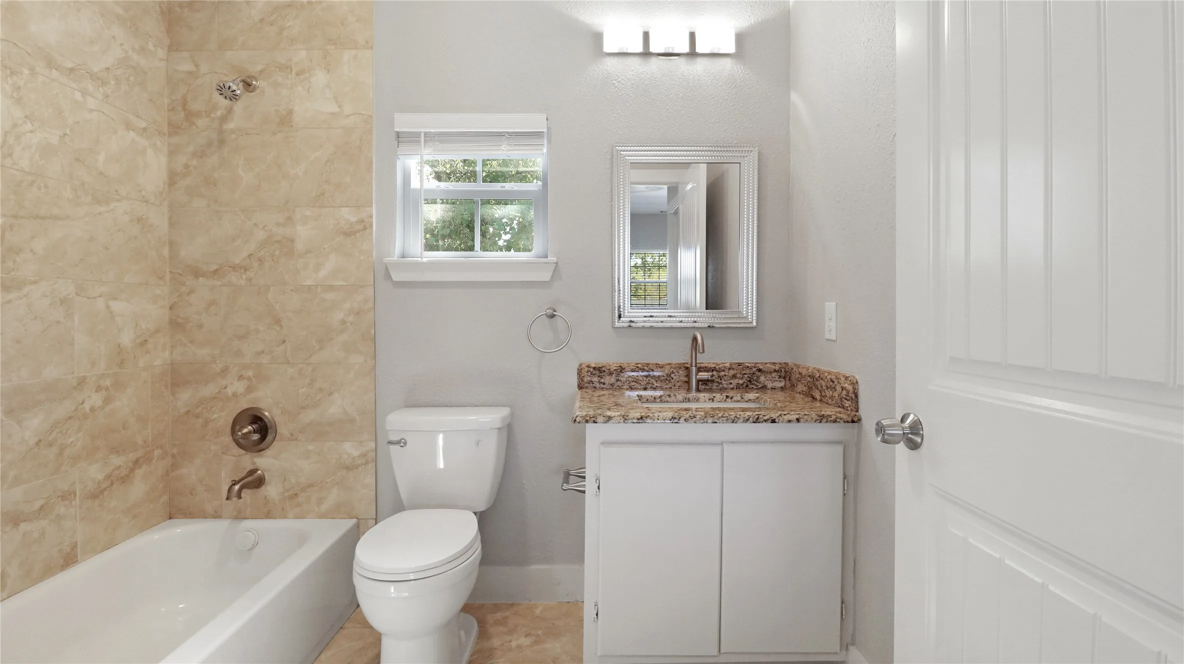 Single Family Residence For Sale in Kaufman County , 301 Mineral Wells, Terrell, Texas 75160, 3 Bedroom, 3 Bathroom, 1 Garage spaces, 1,815 Sqft, built in 2022, mls#21406613, Real Estate Agent in Terrell, Homes For Sale in Kaufman county, Homes For Sale in Terrell, Realtor in Terrell Texas, Real Estate Brokerage Independent Realty Texas, Luminita Cordes Realtor