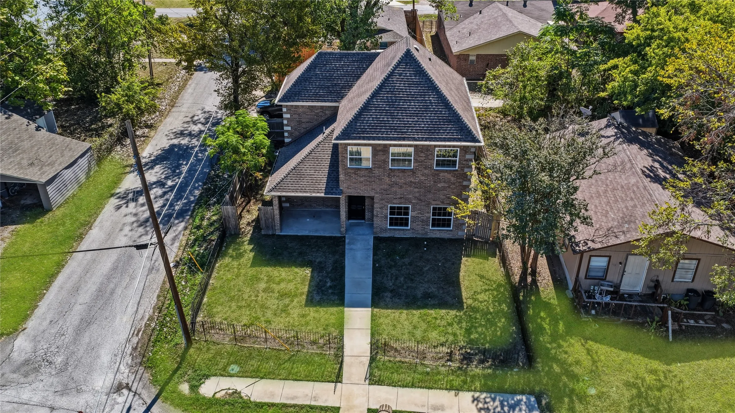 Single Family Residence For Sale in Kaufman County , 301 Mineral Wells, Terrell, Texas 75160, 3 Bedroom, 3 Bathroom, 1 Garage spaces, 1,815 Sqft, built in 2022, mls#21406613, Real Estate Agent in Terrell, Homes For Sale in Kaufman county, Homes For Sale in Terrell, Realtor in Terrell Texas, Real Estate Brokerage Independent Realty Texas, Luminita Cordes Realtor