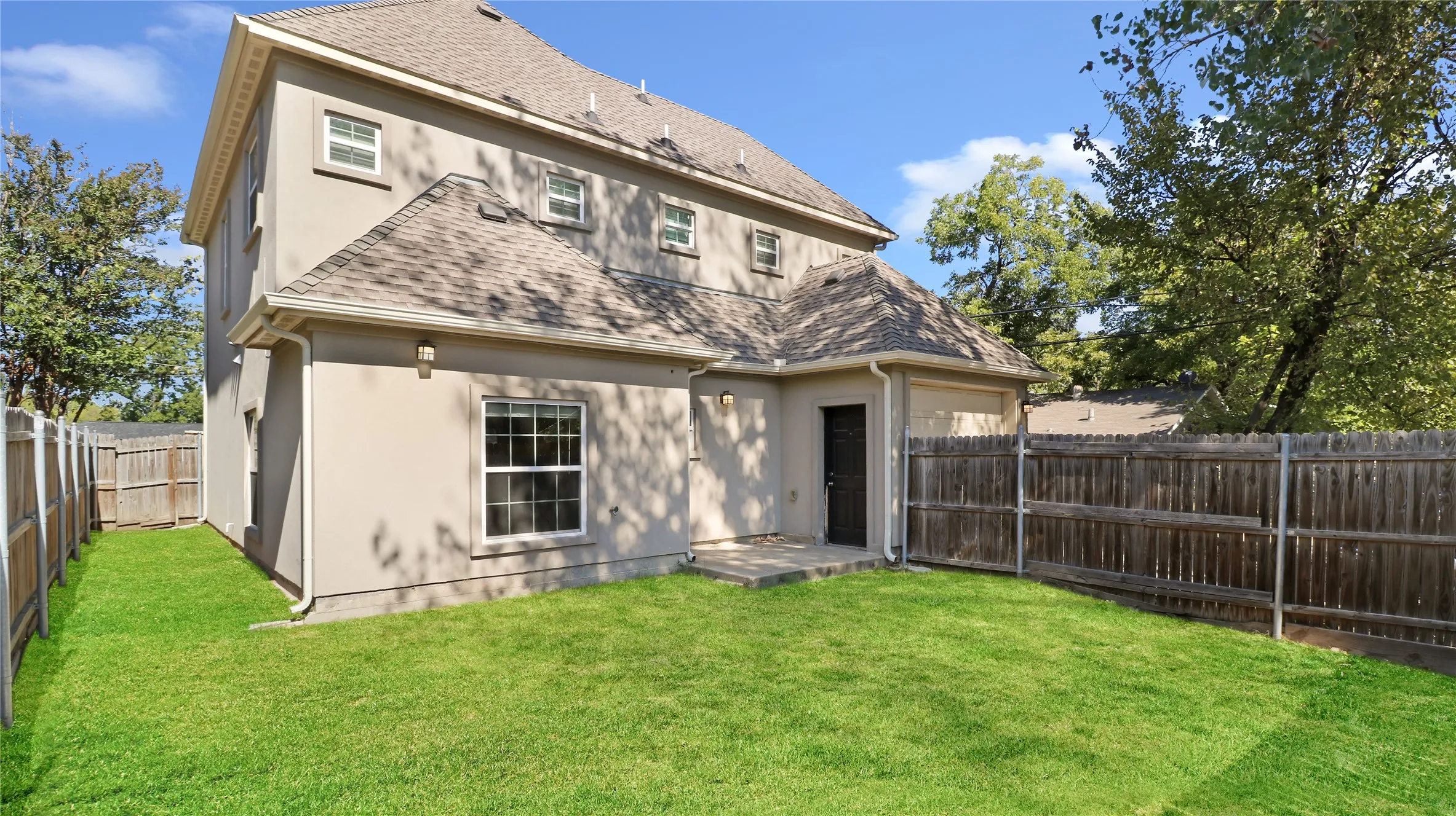 Single Family Residence For Sale in Kaufman County , 301 Mineral Wells, Terrell, Texas 75160, 3 Bedroom, 3 Bathroom, 1 Garage spaces, 1,815 Sqft, built in 2022, mls#21406613, Real Estate Agent in Terrell, Homes For Sale in Kaufman county, Homes For Sale in Terrell, Realtor in Terrell Texas, Real Estate Brokerage Independent Realty Texas, Luminita Cordes Realtor
