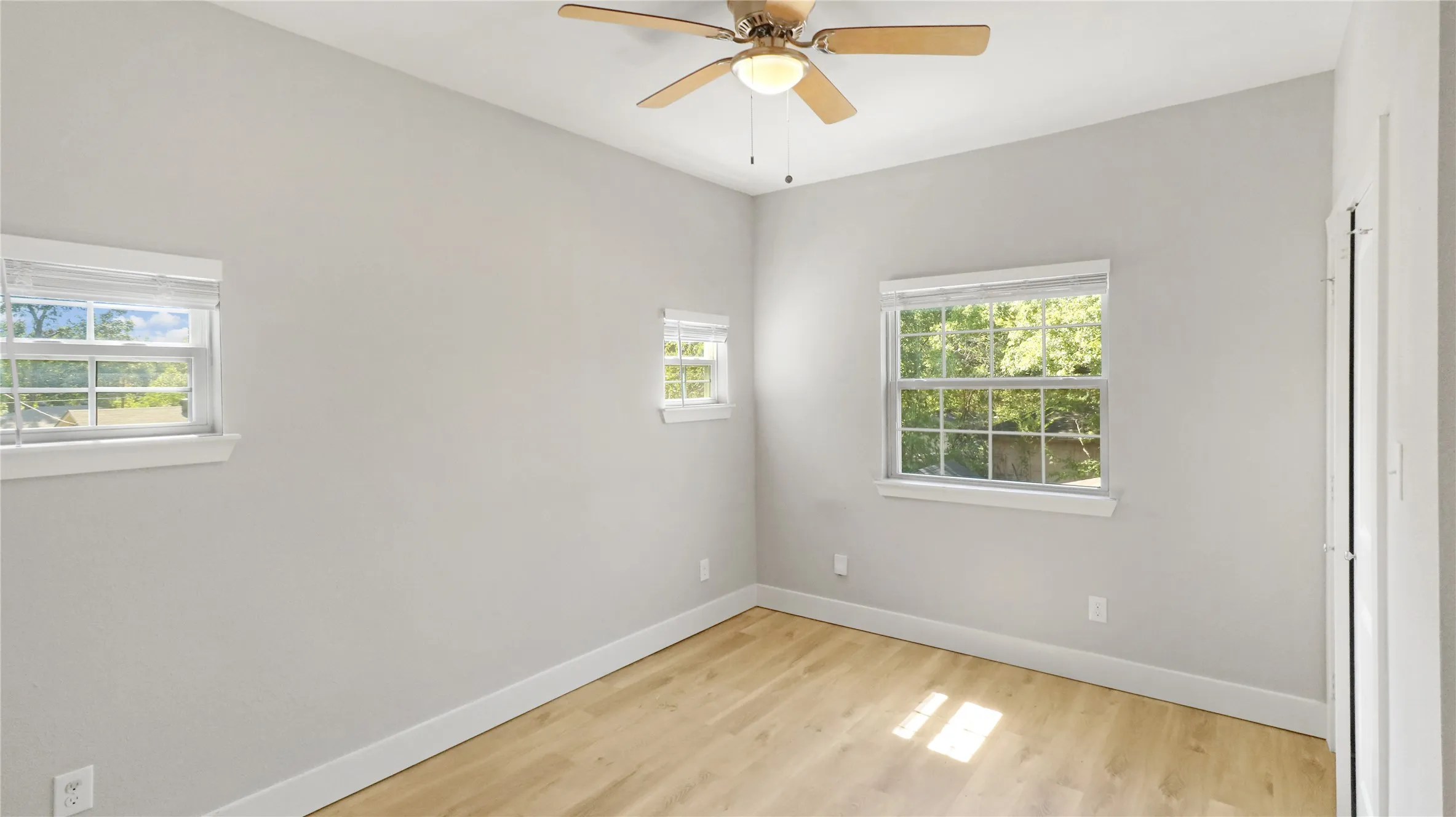 Single Family Residence For Sale in Kaufman County , 301 Mineral Wells, Terrell, Texas 75160, 3 Bedroom, 3 Bathroom, 1 Garage spaces, 1,815 Sqft, built in 2022, mls#21406613, Real Estate Agent in Terrell, Homes For Sale in Kaufman county, Homes For Sale in Terrell, Realtor in Terrell Texas, Real Estate Brokerage Independent Realty Texas, Luminita Cordes Realtor