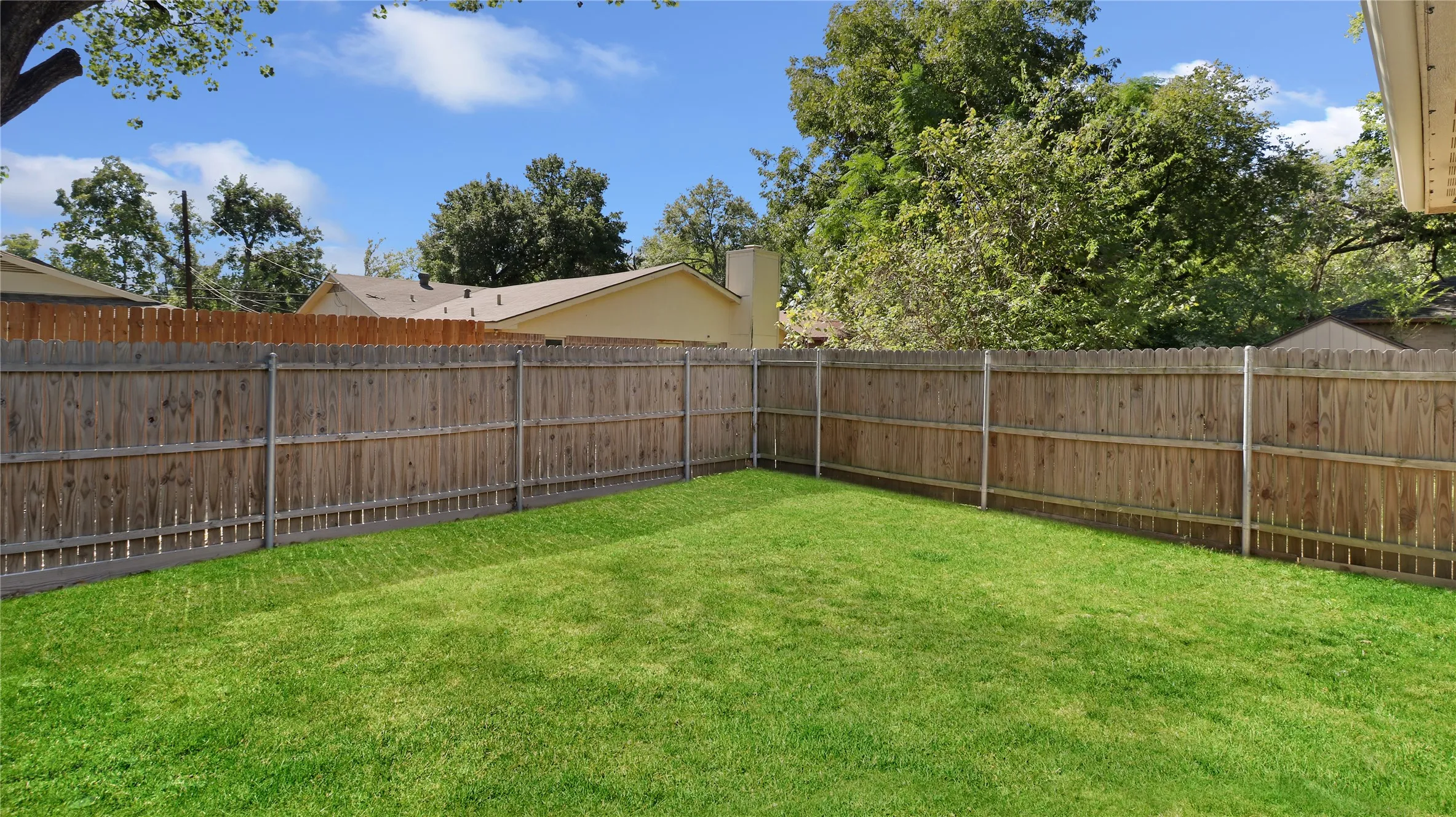 Single Family Residence For Sale in Kaufman County , 301 Mineral Wells, Terrell, Texas 75160, 3 Bedroom, 3 Bathroom, 1 Garage spaces, 1,815 Sqft, built in 2022, mls#21406613, Real Estate Agent in Terrell, Homes For Sale in Kaufman county, Homes For Sale in Terrell, Realtor in Terrell Texas, Real Estate Brokerage Independent Realty Texas, Luminita Cordes Realtor