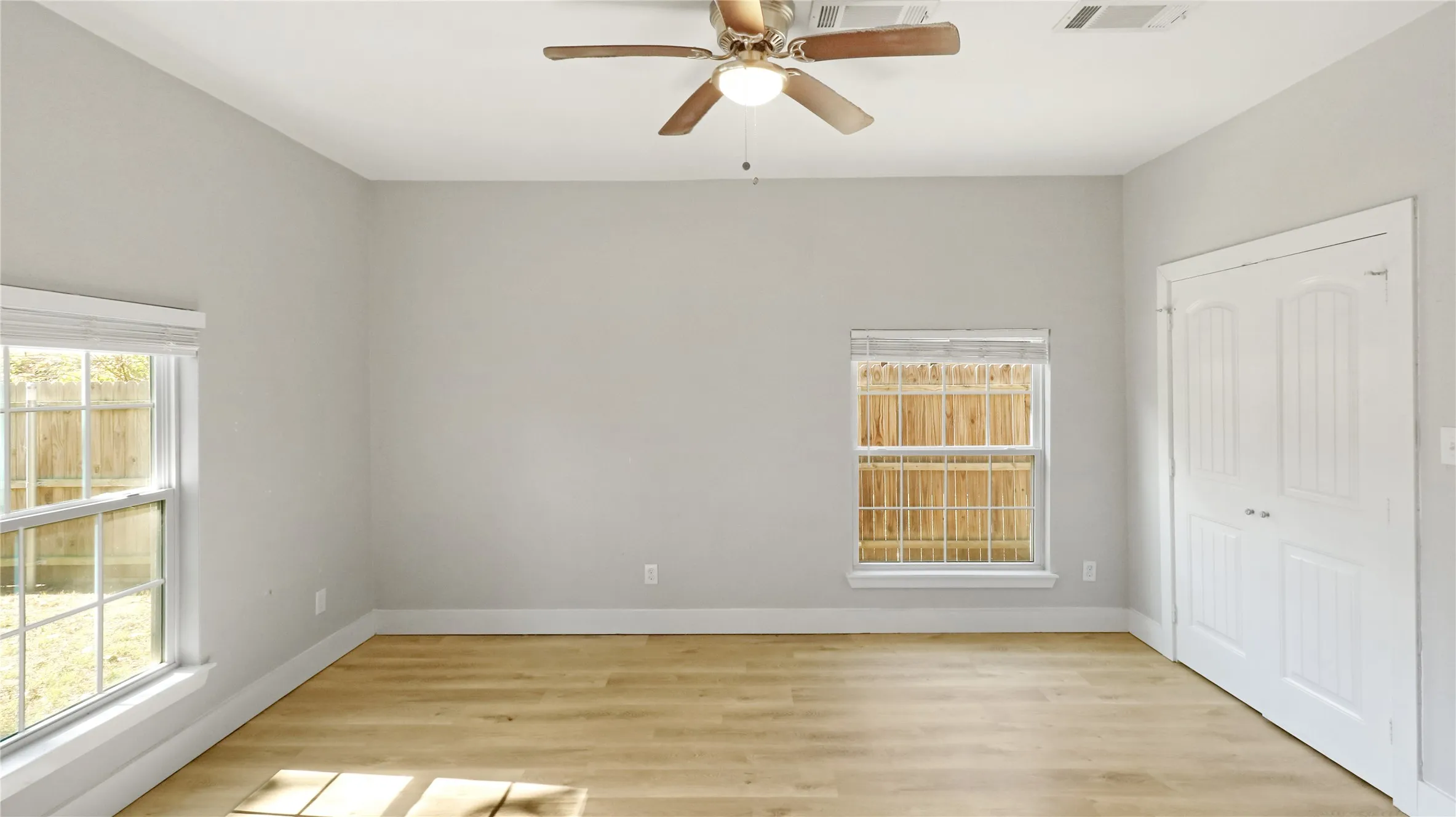 Single Family Residence For Sale in Kaufman County , 301 Mineral Wells, Terrell, Texas 75160, 3 Bedroom, 3 Bathroom, 1 Garage spaces, 1,815 Sqft, built in 2022, mls#21406613, Real Estate Agent in Terrell, Homes For Sale in Kaufman county, Homes For Sale in Terrell, Realtor in Terrell Texas, Real Estate Brokerage Independent Realty Texas, Luminita Cordes Realtor