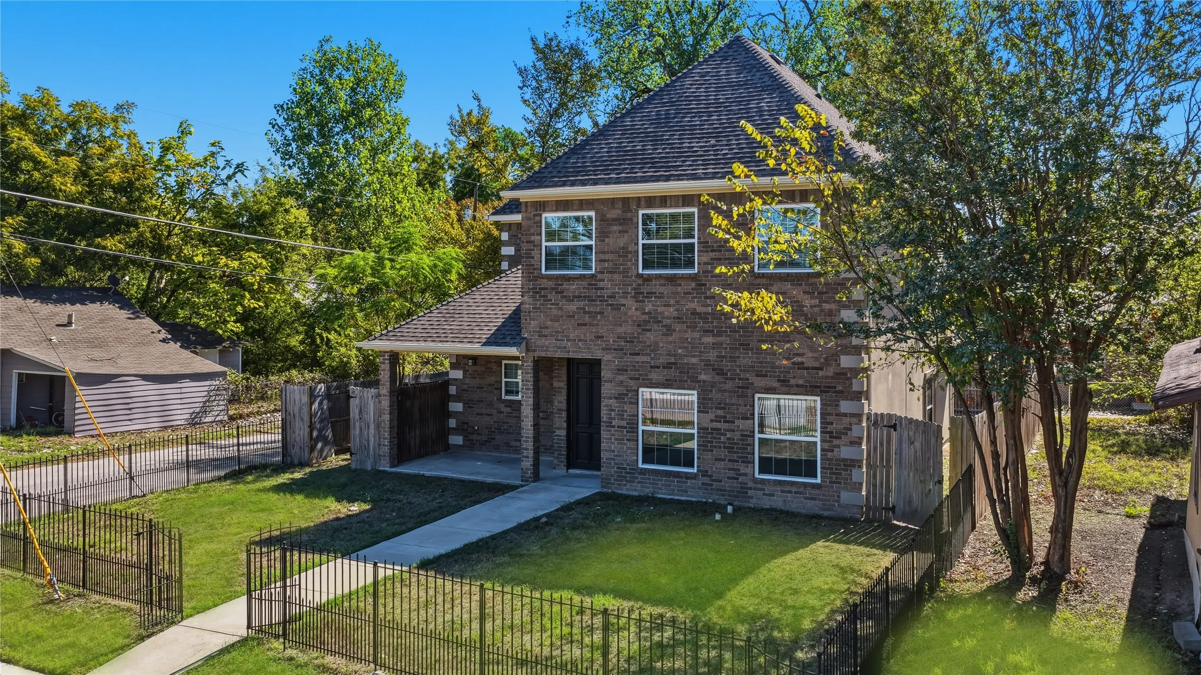 Single Family Residence For Sale in Kaufman County , 301 Mineral Wells, Terrell, Texas 75160, 3 Bedroom, 3 Bathroom, 1 Garage spaces, 1,815 Sqft, built in 2022, mls#21406613, Real Estate Agent in Terrell, Homes For Sale in Kaufman county, Homes For Sale in Terrell, Realtor in Terrell Texas, Real Estate Brokerage Independent Realty Texas, Luminita Cordes Realtor