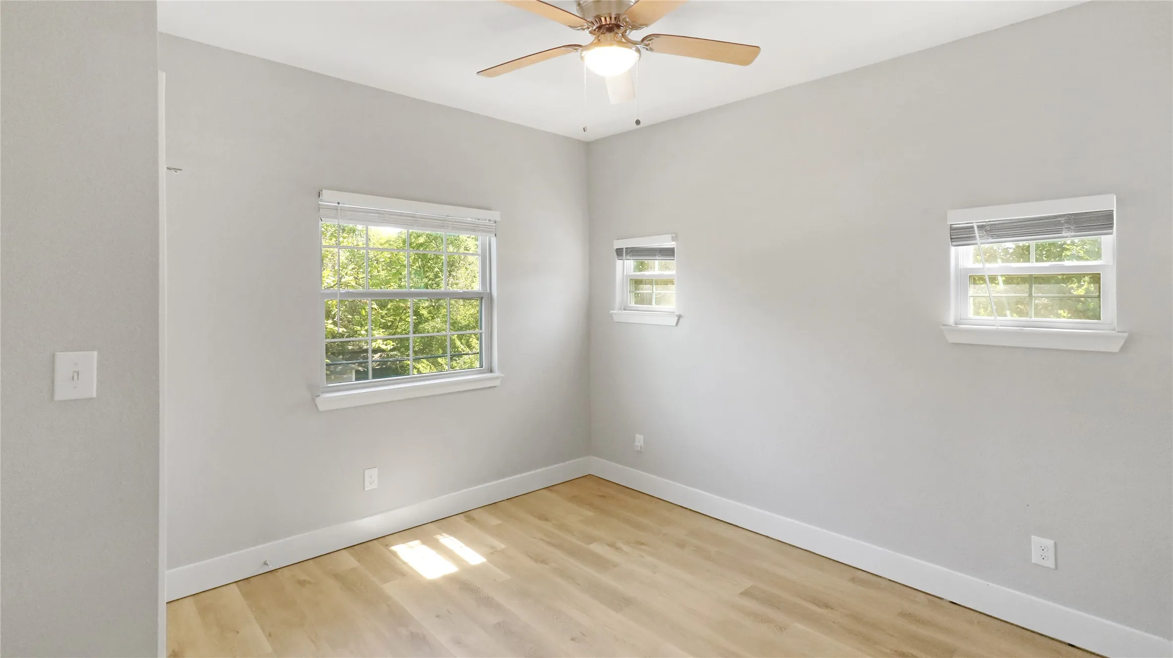 Single Family Residence For Sale in Kaufman County , 301 Mineral Wells, Terrell, Texas 75160, 3 Bedroom, 3 Bathroom, 1 Garage spaces, 1,815 Sqft, built in 2022, mls#21406613, Real Estate Agent in Terrell, Homes For Sale in Kaufman county, Homes For Sale in Terrell, Realtor in Terrell Texas, Real Estate Brokerage Independent Realty Texas, Luminita Cordes Realtor