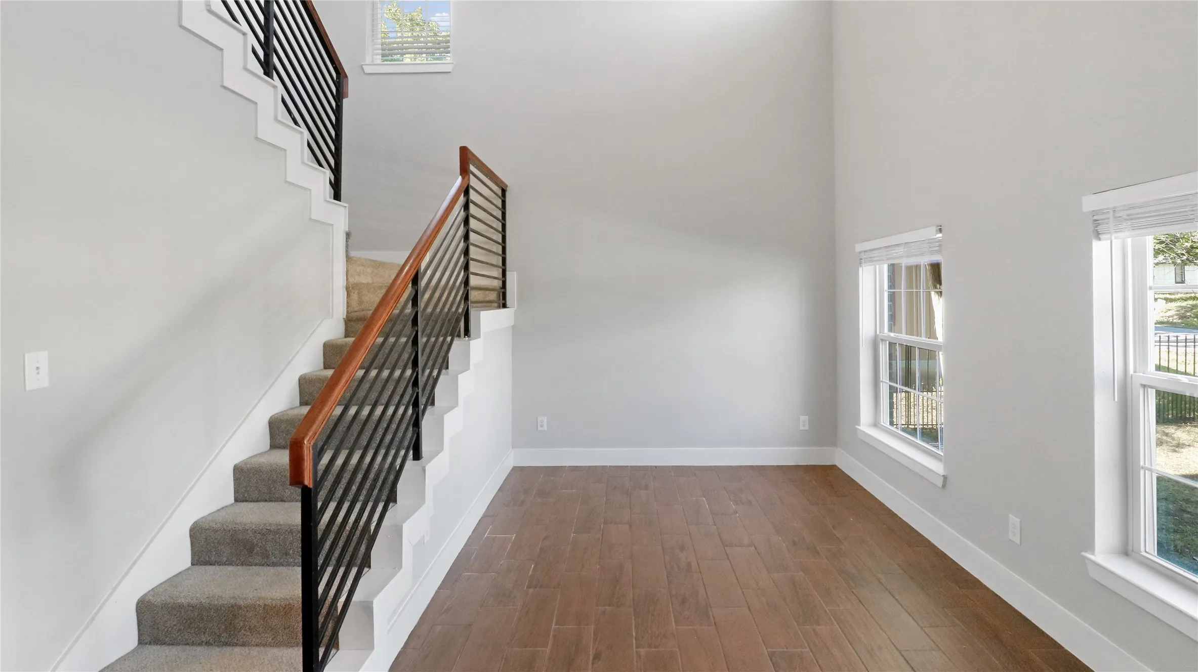 Single Family Residence For Sale in Kaufman County , 301 Mineral Wells, Terrell, Texas 75160, 3 Bedroom, 3 Bathroom, 1 Garage spaces, 1,815 Sqft, built in 2022, mls#21406613, Real Estate Agent in Terrell, Homes For Sale in Kaufman county, Homes For Sale in Terrell, Realtor in Terrell Texas, Real Estate Brokerage Independent Realty Texas, Luminita Cordes Realtor