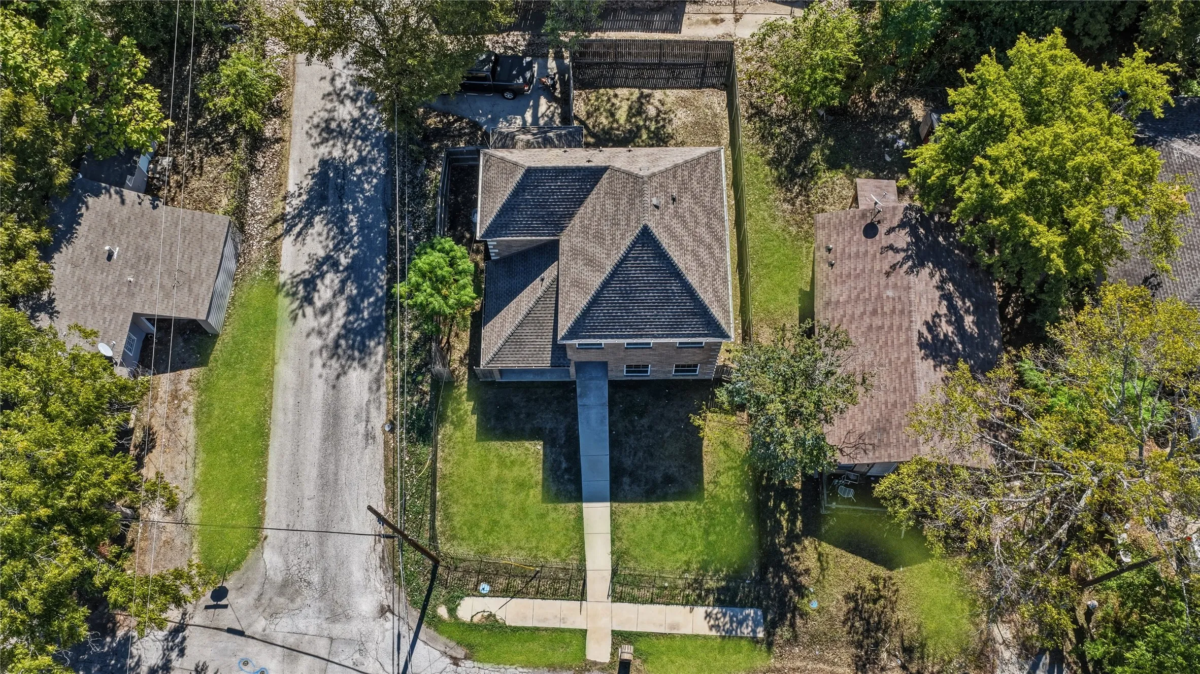 Single Family Residence For Sale in Kaufman County , 301 Mineral Wells, Terrell, Texas 75160, 3 Bedroom, 3 Bathroom, 1 Garage spaces, 1,815 Sqft, built in 2022, mls#21406613, Real Estate Agent in Terrell, Homes For Sale in Kaufman county, Homes For Sale in Terrell, Realtor in Terrell Texas, Real Estate Brokerage Independent Realty Texas, Luminita Cordes Realtor