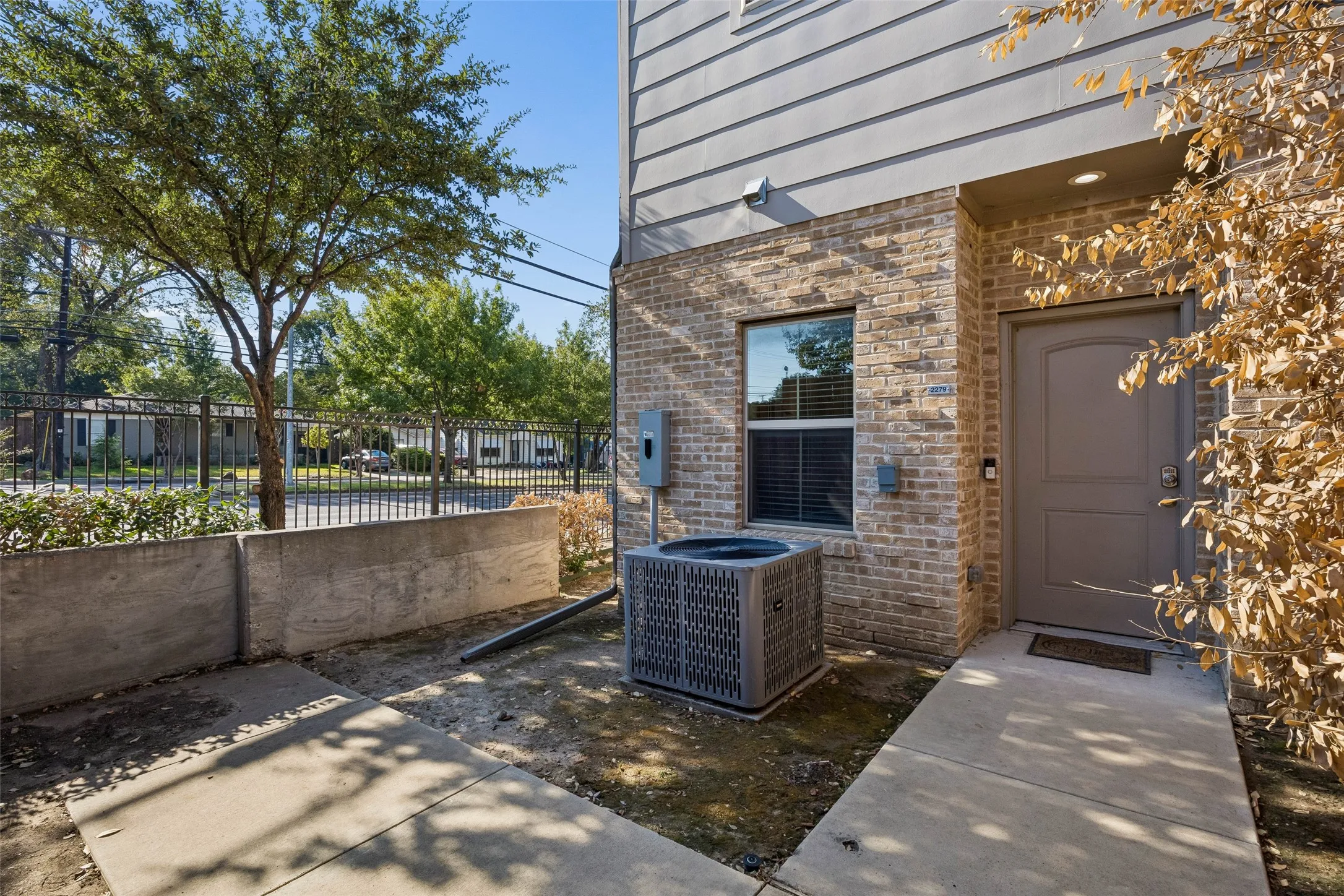 Townhouse For Sale in Dallas County , 2279 Dorian Place, Dallas, Texas 75228, 2 Bedroom, 3 Bathroom, 2 Garage spaces, 1,325 Sqft, built in 2020, mls#21405822, Real Estate Agent in Dallas, Homes For Sale in Dallas county, Homes For Sale in Dallas, Realtor in Dallas Texas, Real Estate Brokerage Independent Realty Texas, Luminita Cordes Realtor
