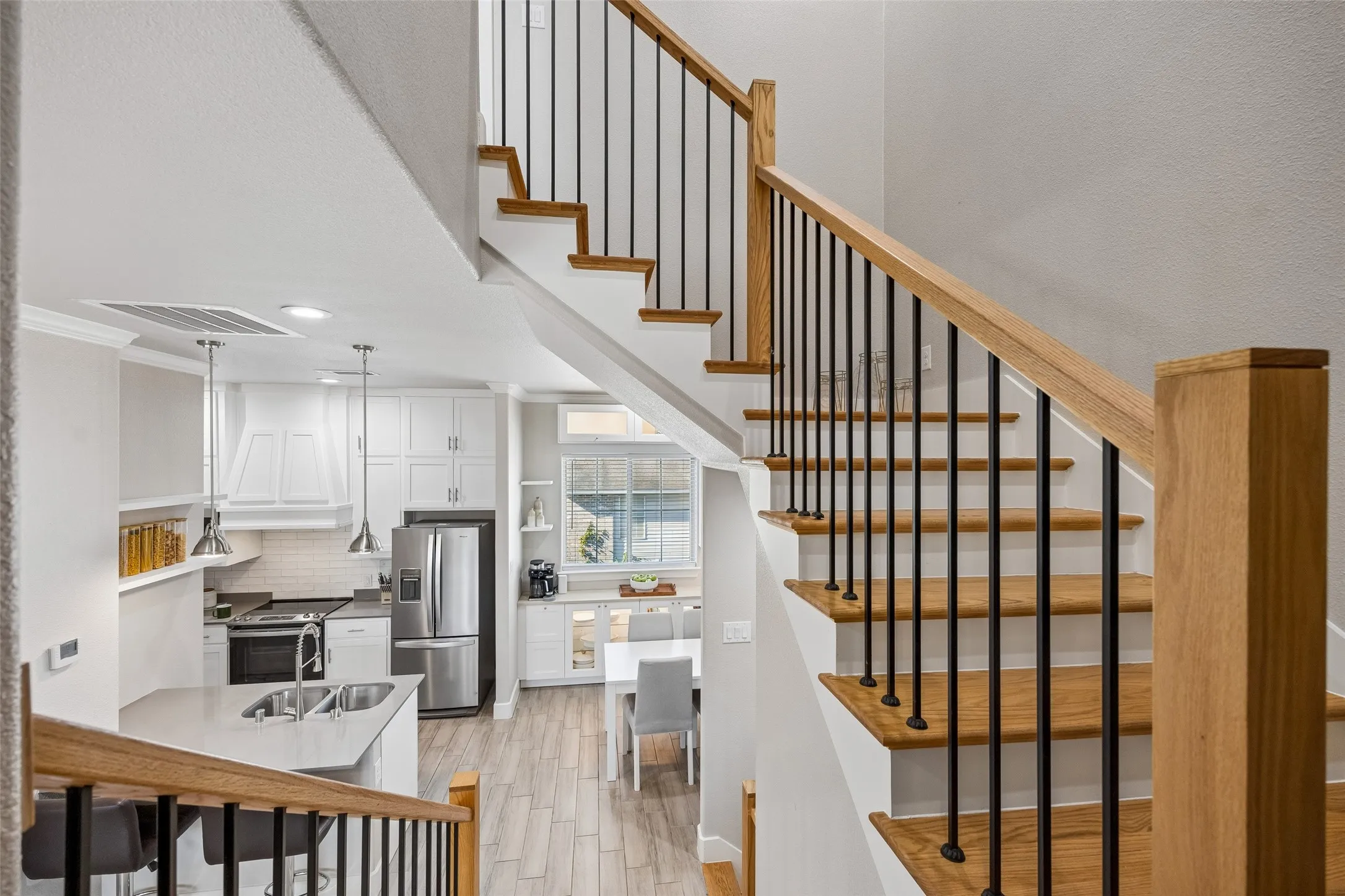 Townhouse For Sale in Dallas County , 2279 Dorian Place, Dallas, Texas 75228, 2 Bedroom, 3 Bathroom, 2 Garage spaces, 1,325 Sqft, built in 2020, mls#21405822, Real Estate Agent in Dallas, Homes For Sale in Dallas county, Homes For Sale in Dallas, Realtor in Dallas Texas, Real Estate Brokerage Independent Realty Texas, Luminita Cordes Realtor