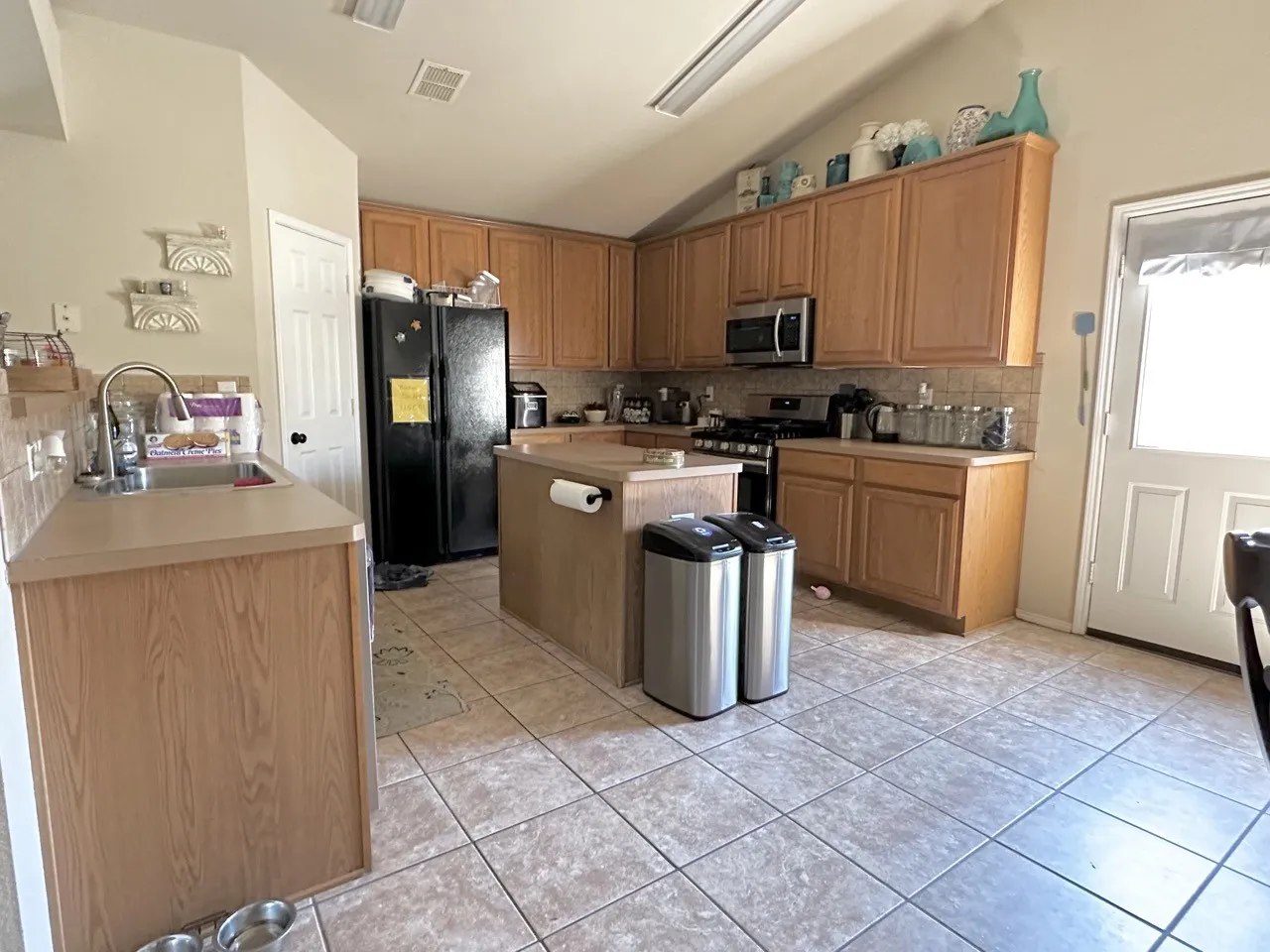 Single Family Residence For Rent in Collin County , 11159 Snyder Drive, Frisco, Texas 75035, 3 Bedroom, 2 Bathroom, 2 Garage spaces, 2,144 Sqft, built in 2003, mls#21406615, Real Estate Agent in Frisco, Homes For Rent in Collin county, Homes For Rent in Frisco, Realtor in Frisco Texas, Real Estate Brokerage Independent Realty Texas, Luminita Cordes Realtor