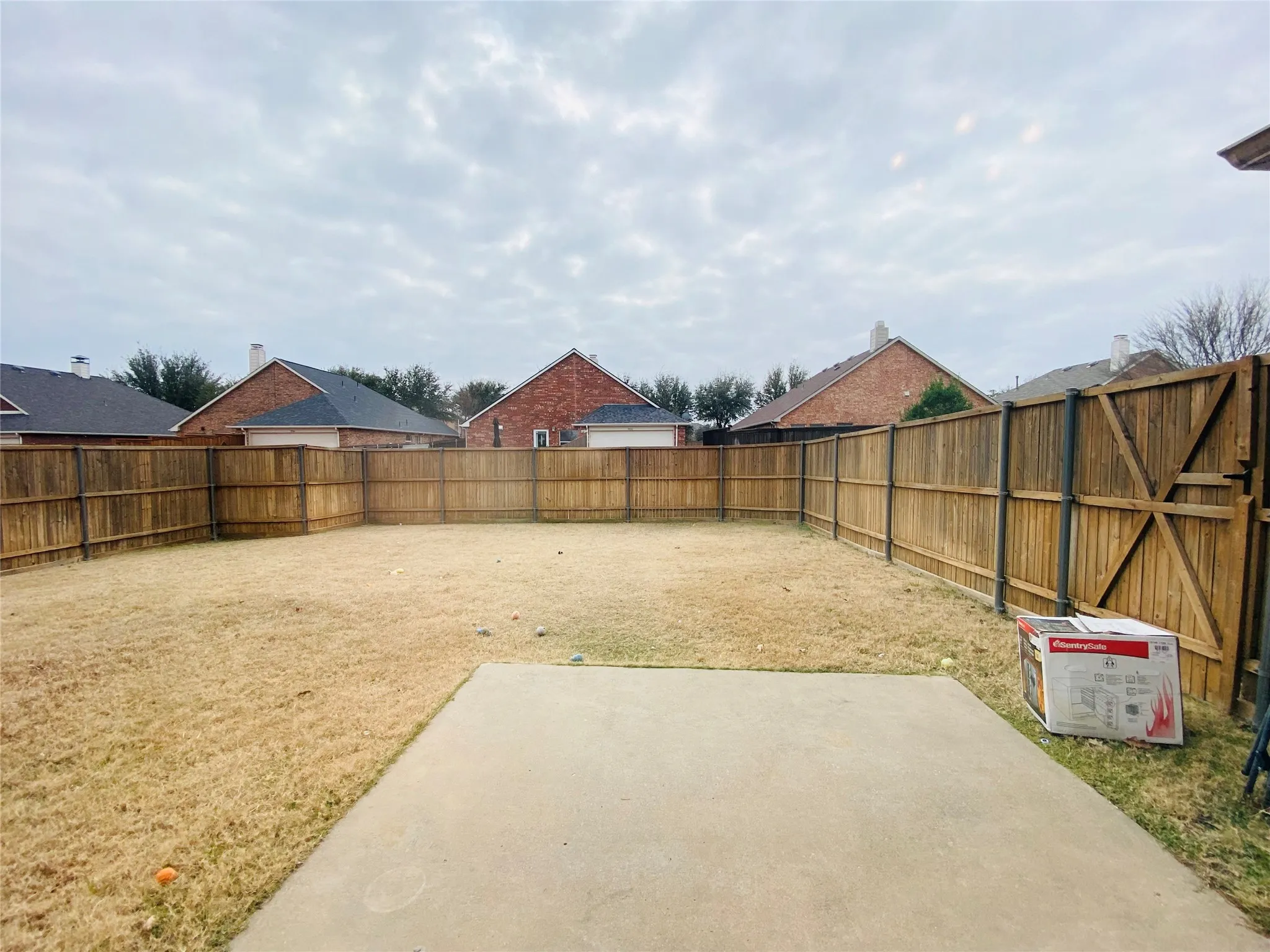 Single Family Residence For Rent in Collin County , 11159 Snyder Drive, Frisco, Texas 75035, 3 Bedroom, 2 Bathroom, 2 Garage spaces, 2,144 Sqft, built in 2003, mls#21406615, Real Estate Agent in Frisco, Homes For Rent in Collin county, Homes For Rent in Frisco, Realtor in Frisco Texas, Real Estate Brokerage Independent Realty Texas, Luminita Cordes Realtor