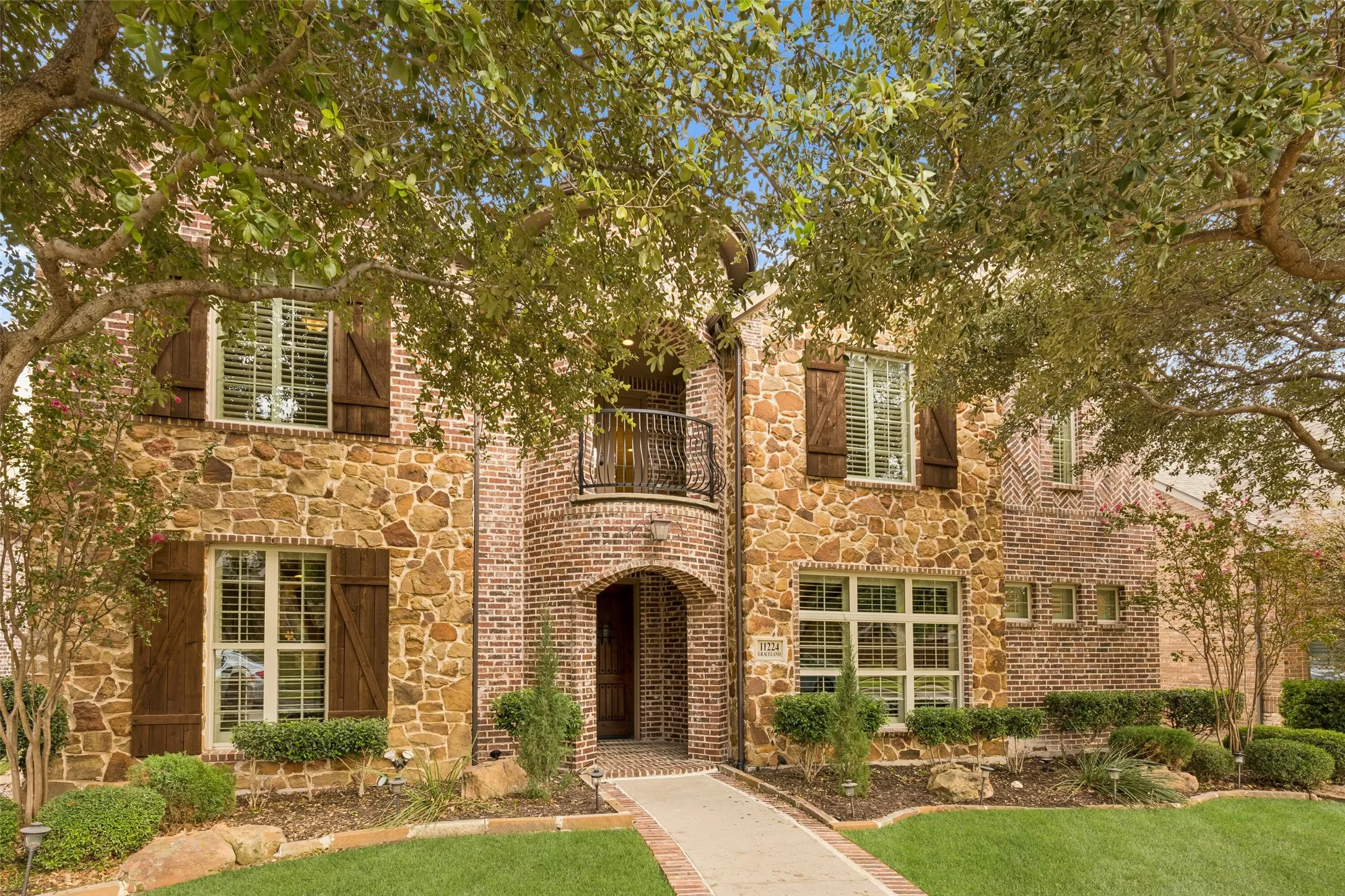 Single Family Residence For Sale in Denton County , 11224 Graceland Lane, Frisco, Texas 75033, 4 Bedroom, 4 Bathroom, 3 Garage spaces, 4,364 Sqft, built in 2008, mls#21404420, Real Estate Agent in Frisco, Homes For Sale in Denton county, Homes For Sale in Frisco, Realtor in Frisco Texas, Real Estate Brokerage Independent Realty Texas, Luminita Cordes Realtor