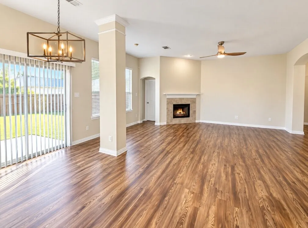 Single Family Residence For Sale in Tarrant County , 13252 Ridgepointe Road, Fort Worth, Texas 76244, 3 Bedroom, 2 Bathroom, 2 Garage spaces, 2,134 Sqft, built in 2002, mls#21406619, Real Estate Agent in Fort Worth, Homes For Sale in Tarrant county, Homes For Sale in Fort Worth, Realtor in Fort Worth Texas, Real Estate Brokerage Independent Realty Texas, Luminita Cordes Realtor