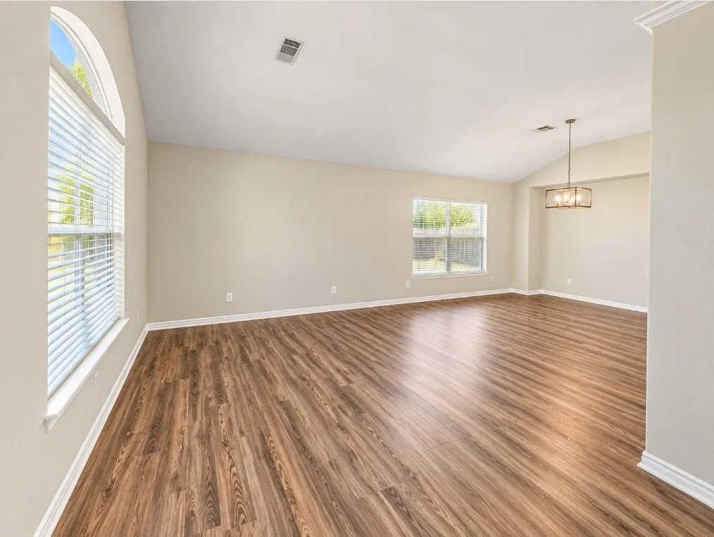 Single Family Residence For Sale in Tarrant County , 13252 Ridgepointe Road, Fort Worth, Texas 76244, 3 Bedroom, 2 Bathroom, 2 Garage spaces, 2,134 Sqft, built in 2002, mls#21406619, Real Estate Agent in Fort Worth, Homes For Sale in Tarrant county, Homes For Sale in Fort Worth, Realtor in Fort Worth Texas, Real Estate Brokerage Independent Realty Texas, Luminita Cordes Realtor