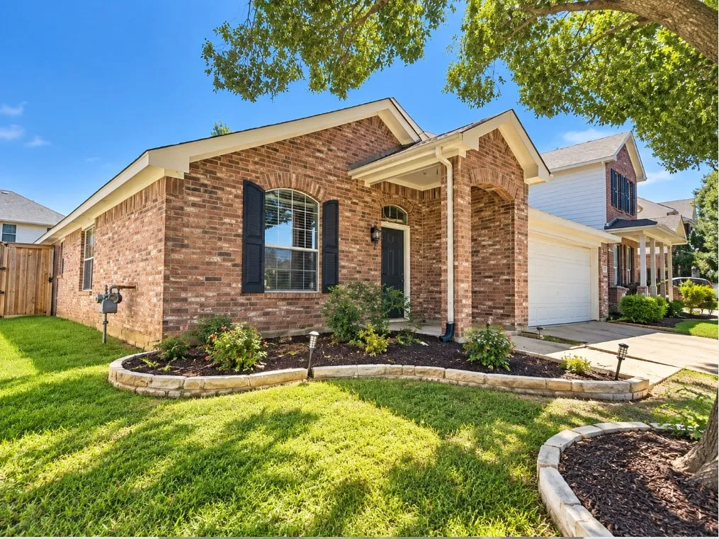 Single Family Residence For Sale in Tarrant County , 13252 Ridgepointe Road, Fort Worth, Texas 76244, 3 Bedroom, 2 Bathroom, 2 Garage spaces, 2,134 Sqft, built in 2002, mls#21406619, Real Estate Agent in Fort Worth, Homes For Sale in Tarrant county, Homes For Sale in Fort Worth, Realtor in Fort Worth Texas, Real Estate Brokerage Independent Realty Texas, Luminita Cordes Realtor