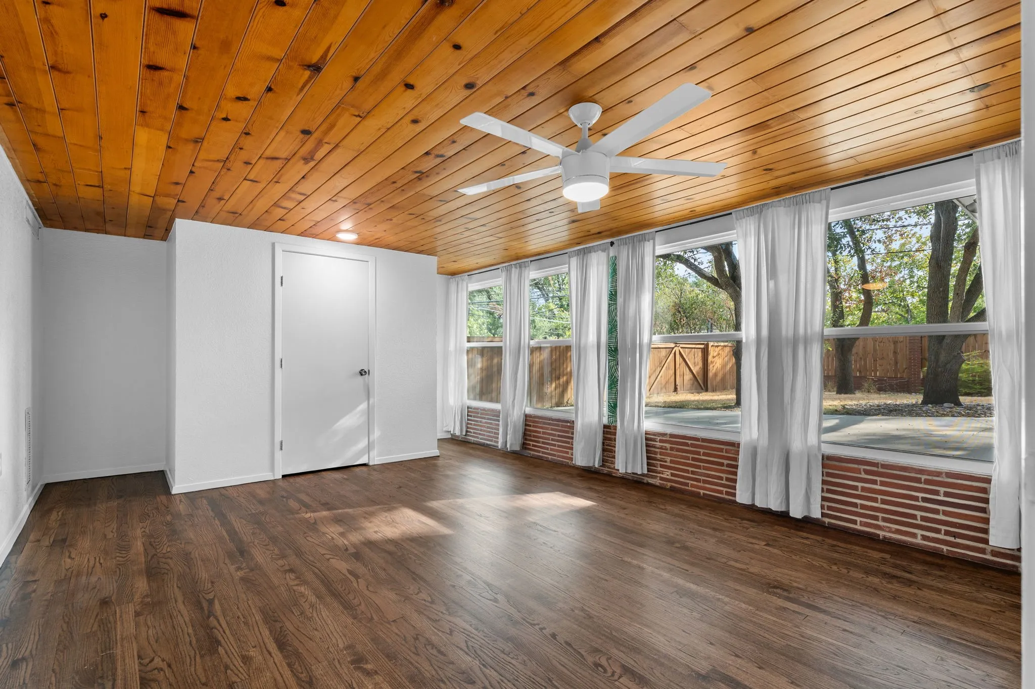 Single Family Residence For Sale in Mc Lennan County , 2625 Old Oaks Drive, Waco, Texas 76710, 4 Bedroom, 4 Bathroom, Garage spaces, 3,417 Sqft, built in 1950, mls#21405231, Real Estate Agent in Waco, Homes For Sale in Mc Lennan county, Homes For Sale in Waco, Realtor in Waco Texas, Real Estate Brokerage Independent Realty Texas, Luminita Cordes Realtor